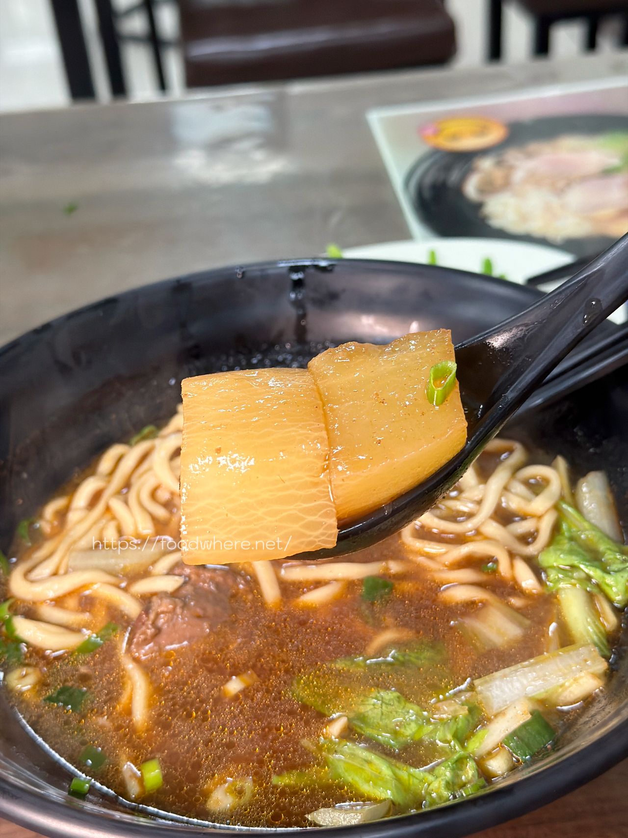 (有菜單)高雄三民美食《傑紅燒豬肉麵》隱藏在松江街的低調美味：老闆不忙才賣的蔥爆豬肉飯！ @高雄美食底對