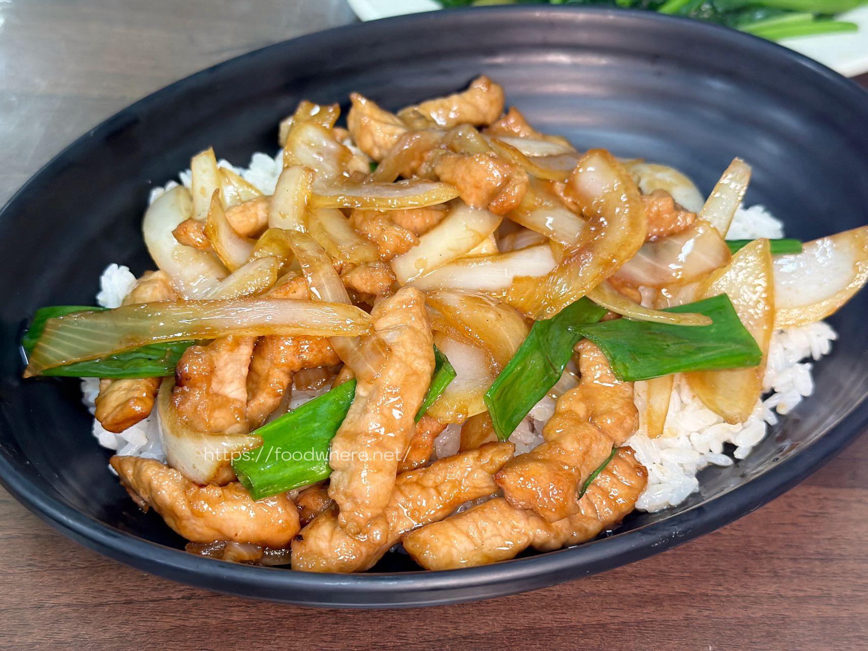 (有菜單)高雄三民美食《傑紅燒豬肉麵》隱藏在松江街的低調美味：老闆不忙才賣的蔥爆豬肉飯！ @高雄美食底對