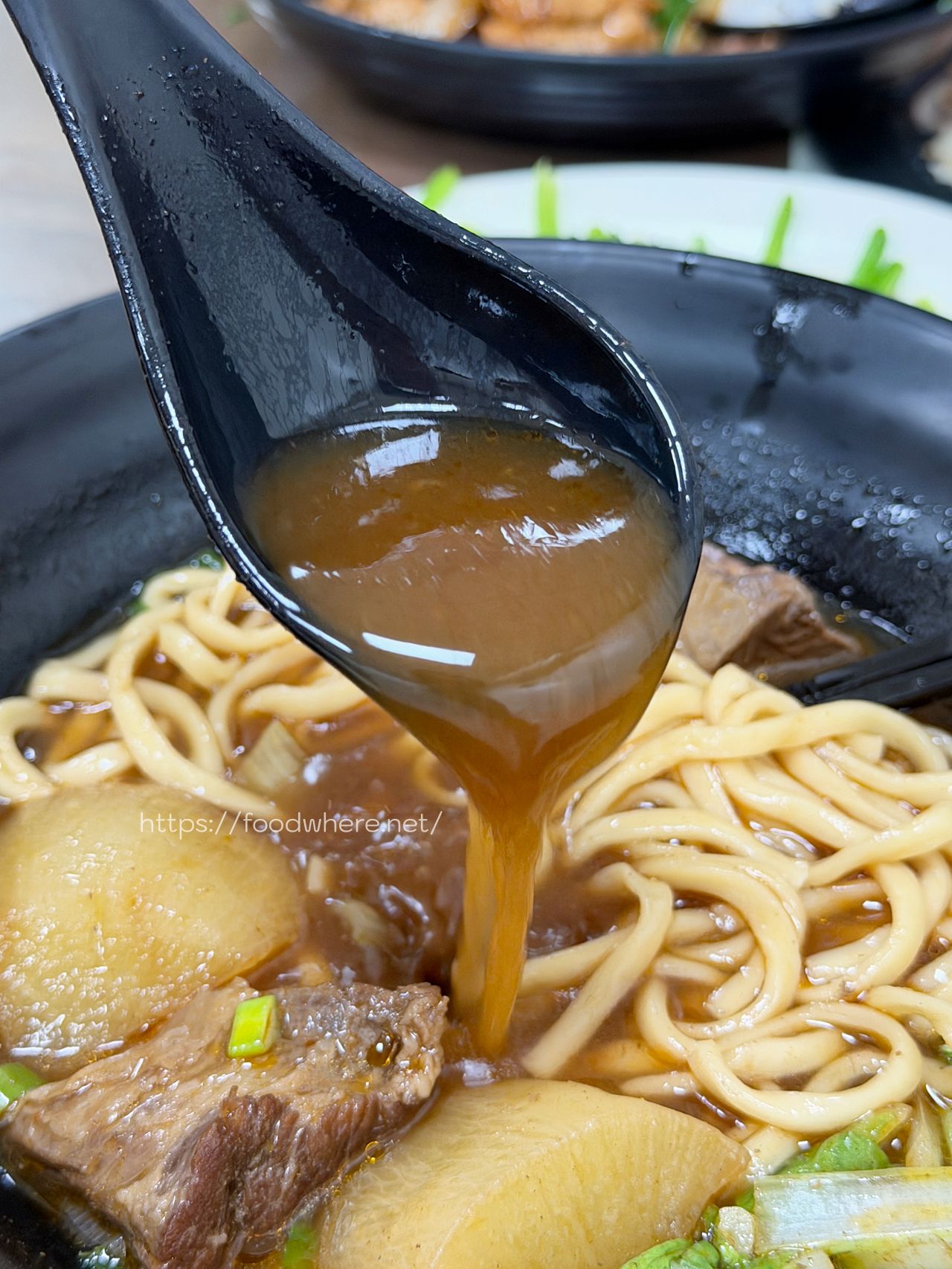 (有菜單)高雄三民美食《傑紅燒豬肉麵》隱藏在松江街的低調美味:老闆不忙才賣的蔥爆豬肉飯! @高雄美食底對 (有菜單)高雄三民美食《傑紅燒豬肉麵》隱藏在松江街的低調美味:老闆不忙才賣的蔥爆豬肉飯! @高雄美食底對