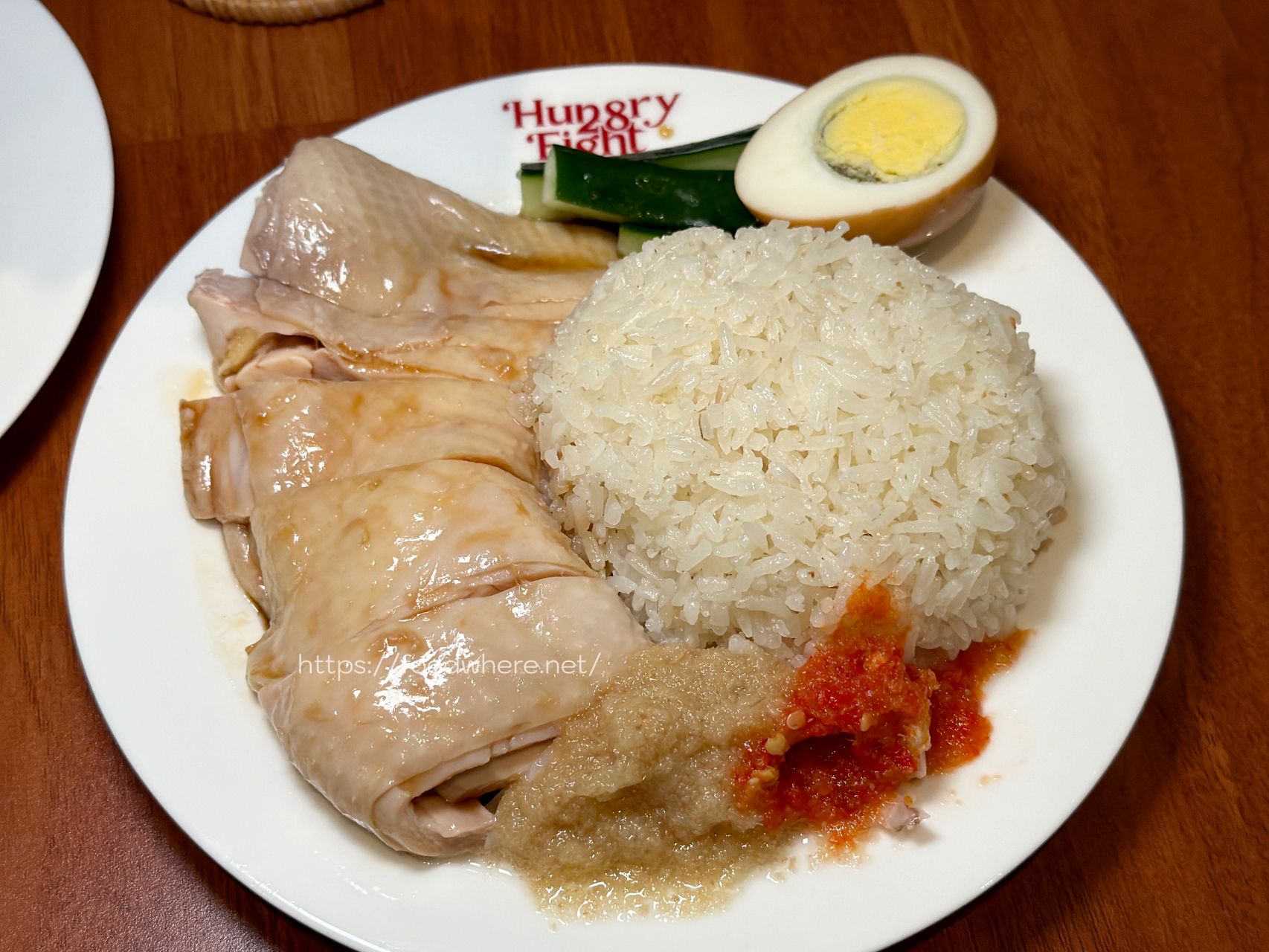 （有菜單）高雄鹽埕美食《餓吧來秋》超厚實海南雞飯配美祿恐龍！大勇路南洋風味 高雄海南雞飯 @高雄美食底對