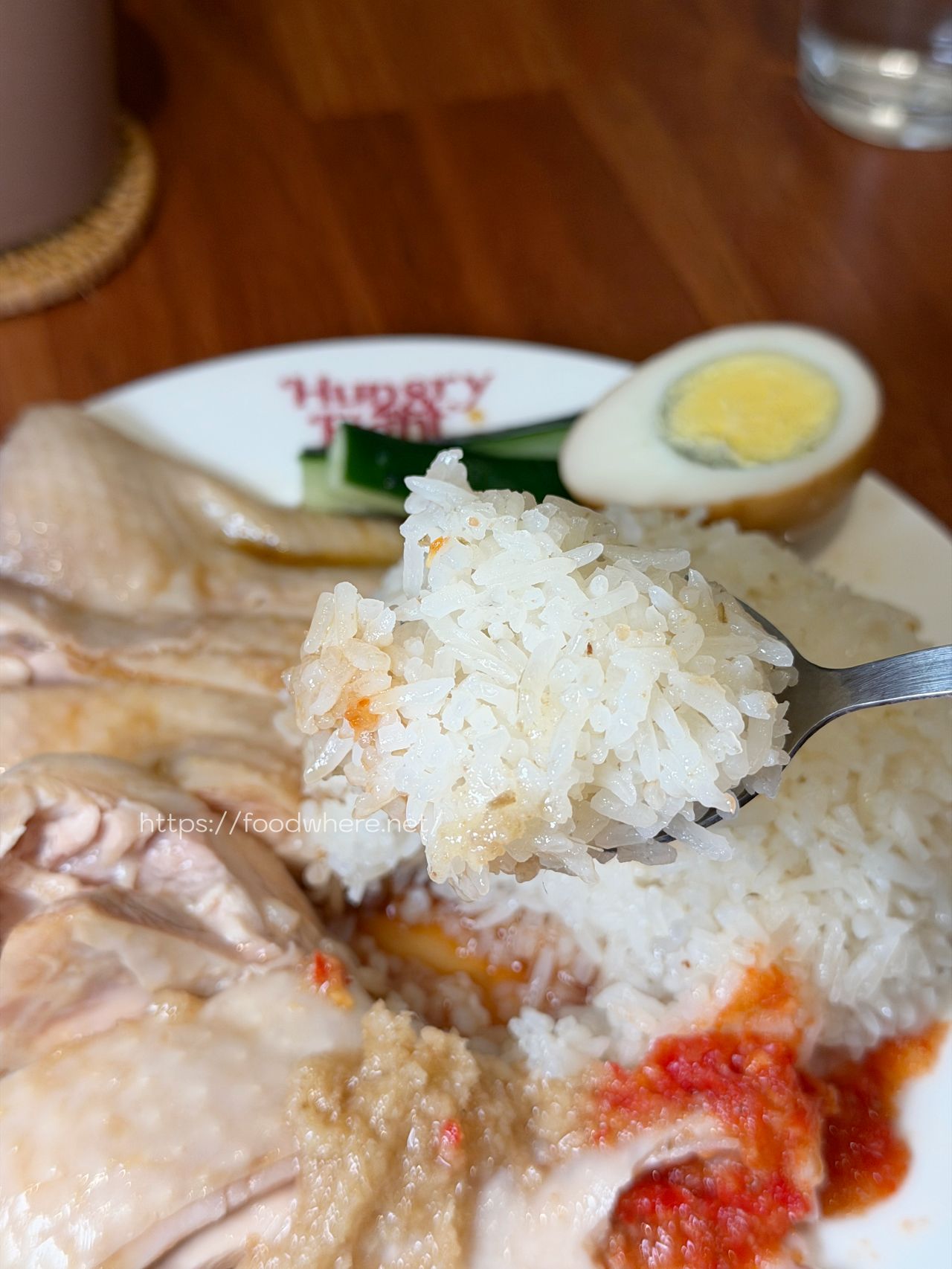 （有菜單）高雄鹽埕美食《餓吧來秋》超厚實海南雞飯配美祿恐龍！大勇路南洋風味 高雄海南雞飯 @高雄美食底對