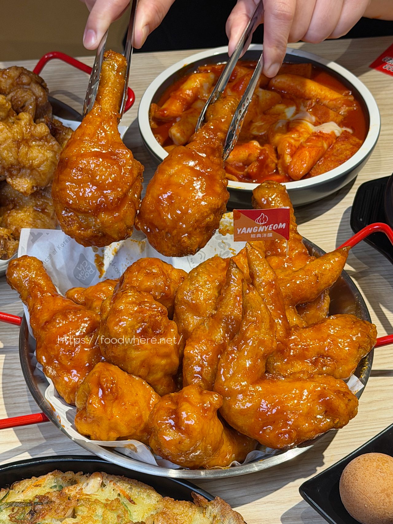 （有菜單）高雄前金美食《Bonchon本村韓食炸雞》插旗大立百貨！被 CNN 譽為「炸雞黃金標準」的美味到底多厲害？ @高雄美食底對