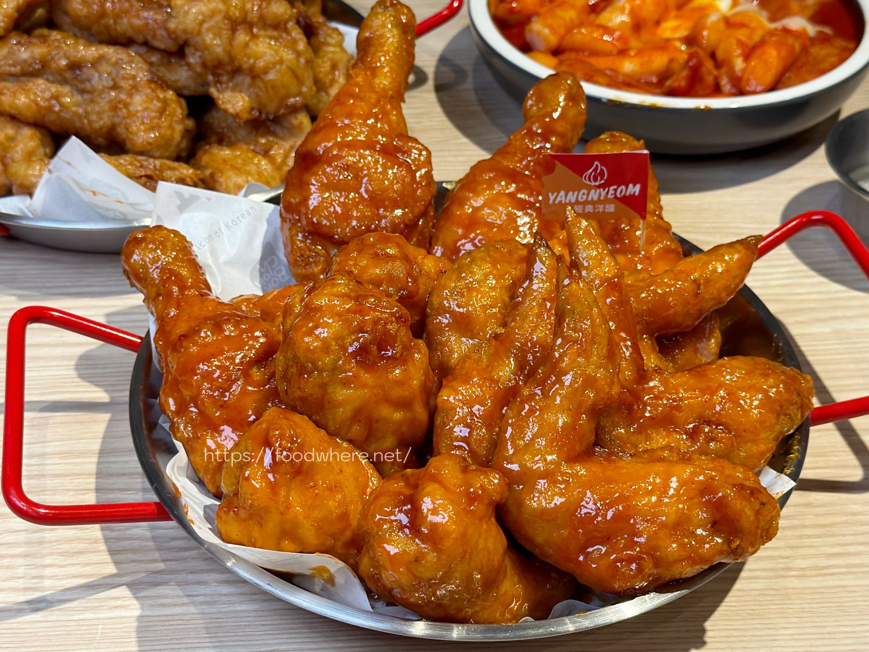 （有菜單）高雄前金美食《Bonchon本村韓食炸雞》插旗大立百貨！被 CNN 譽為「炸雞黃金標準」的美味到底多厲害？ @高雄美食底對