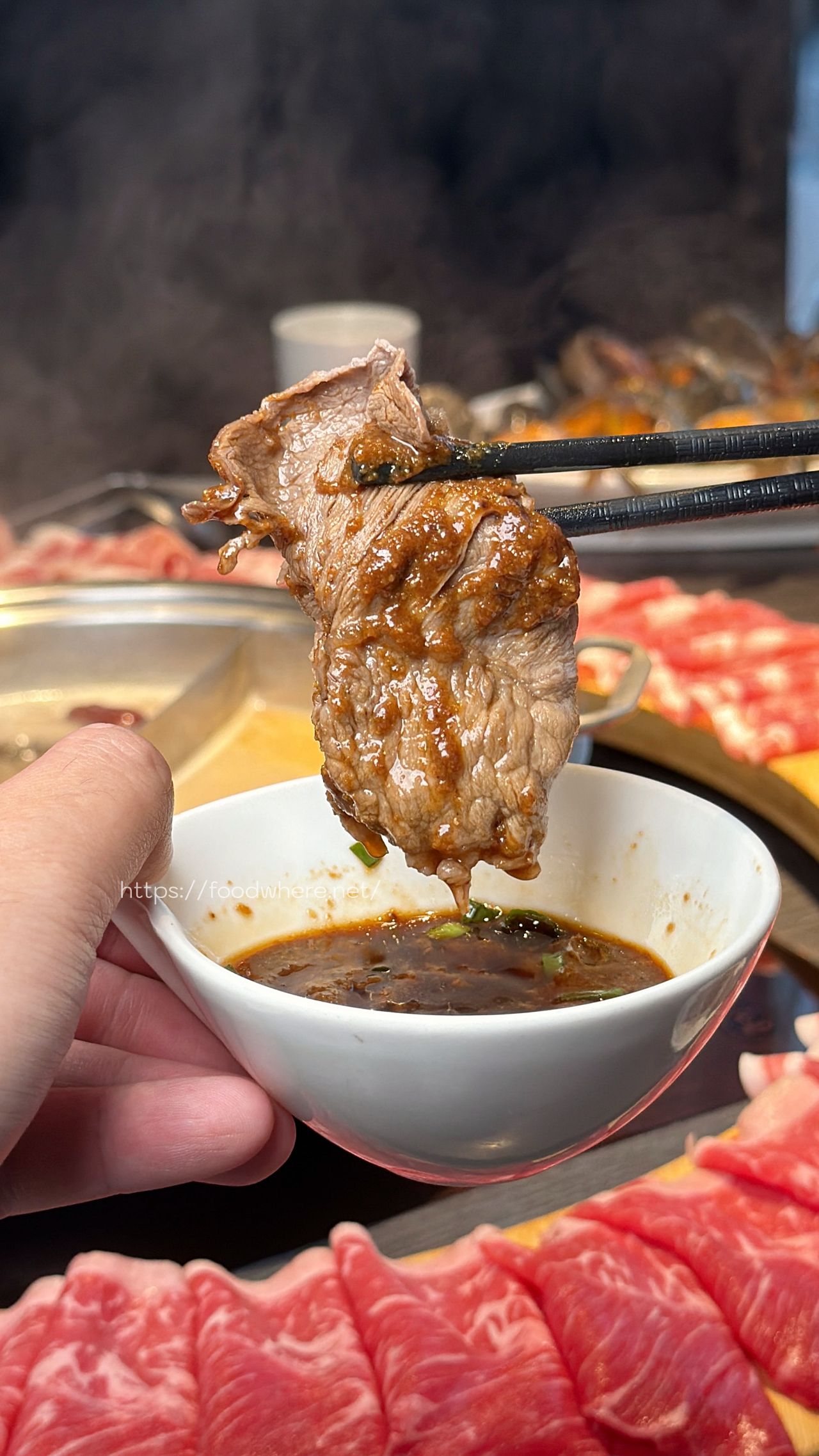 高雄火鍋推薦《舞古賀鍋物專門店》活跳跳新鮮爆蛋紅蟳單隻 99 元，36oz 大份量肉盤雙人餐 @高雄美食底對