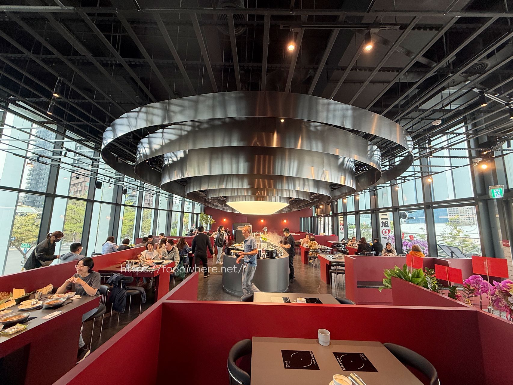 （有菜單）2026 高雄火鍋推薦《二旭鍋高流店》369元起自助吧吃到飽！必吃炸雞翅、牛大骨鍋 @高雄美食底對