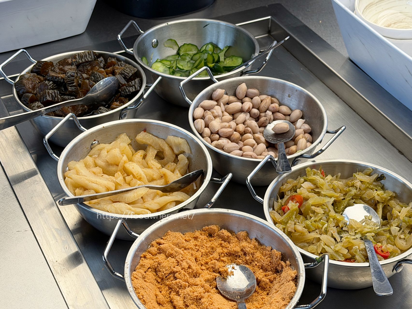 （有菜單）2026 高雄火鍋推薦《二旭鍋高流店》369元起自助吧吃到飽！必吃炸雞翅、牛大骨鍋 @高雄美食底對