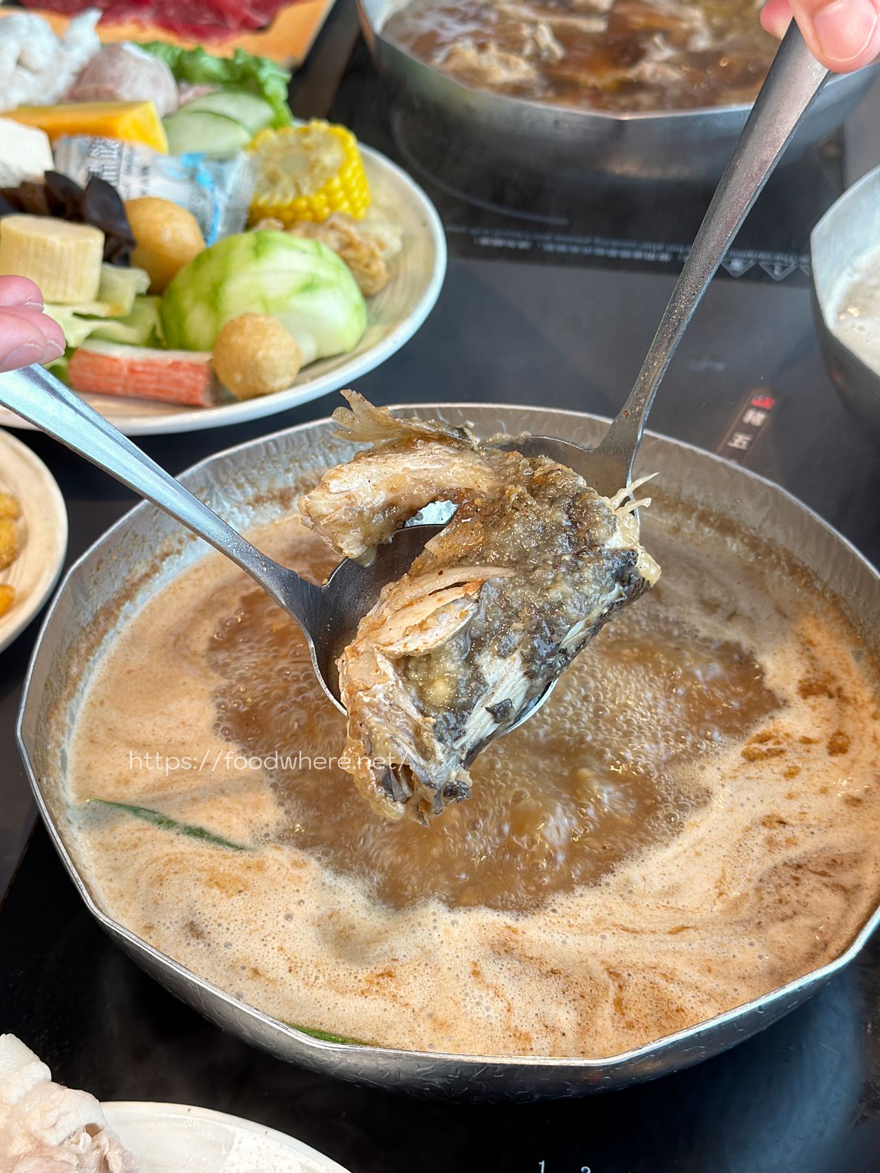 （有菜單）2026 高雄火鍋推薦《二旭鍋高流店》369元起自助吧吃到飽！必吃炸雞翅、牛大骨鍋 @高雄美食底對