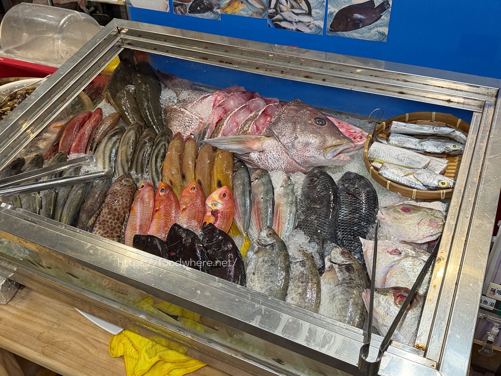 高雄楠梓美食『烤骨學院 』$699 現流魚獲、火烤吃到飽！教你如何把大烤爐用到最極致 @高雄美食底對