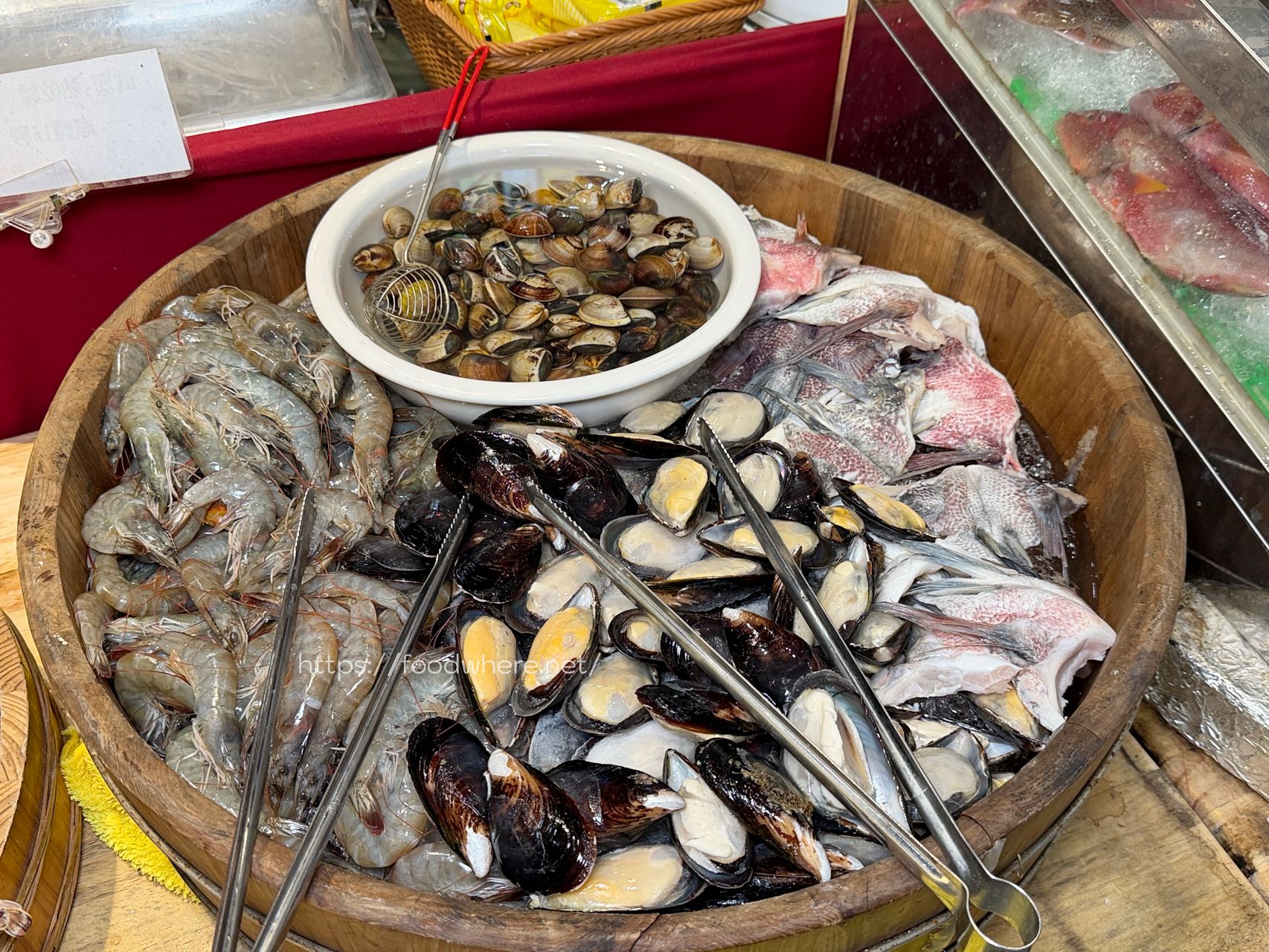 高雄楠梓美食『烤骨學院 』$699 現流魚獲、火烤吃到飽！教你如何把大烤爐用到最極致 @高雄美食底對