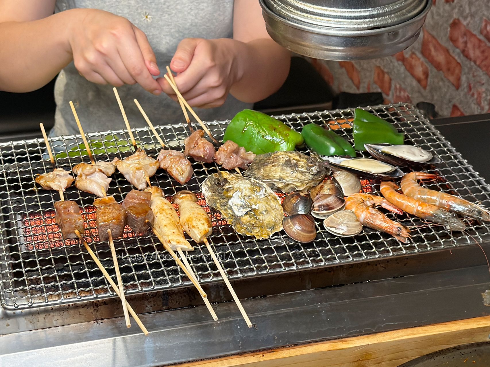 高雄楠梓美食『烤骨學院 』$699 現流魚獲、火烤吃到飽！教你如何把大烤爐用到最極致 @高雄美食底對