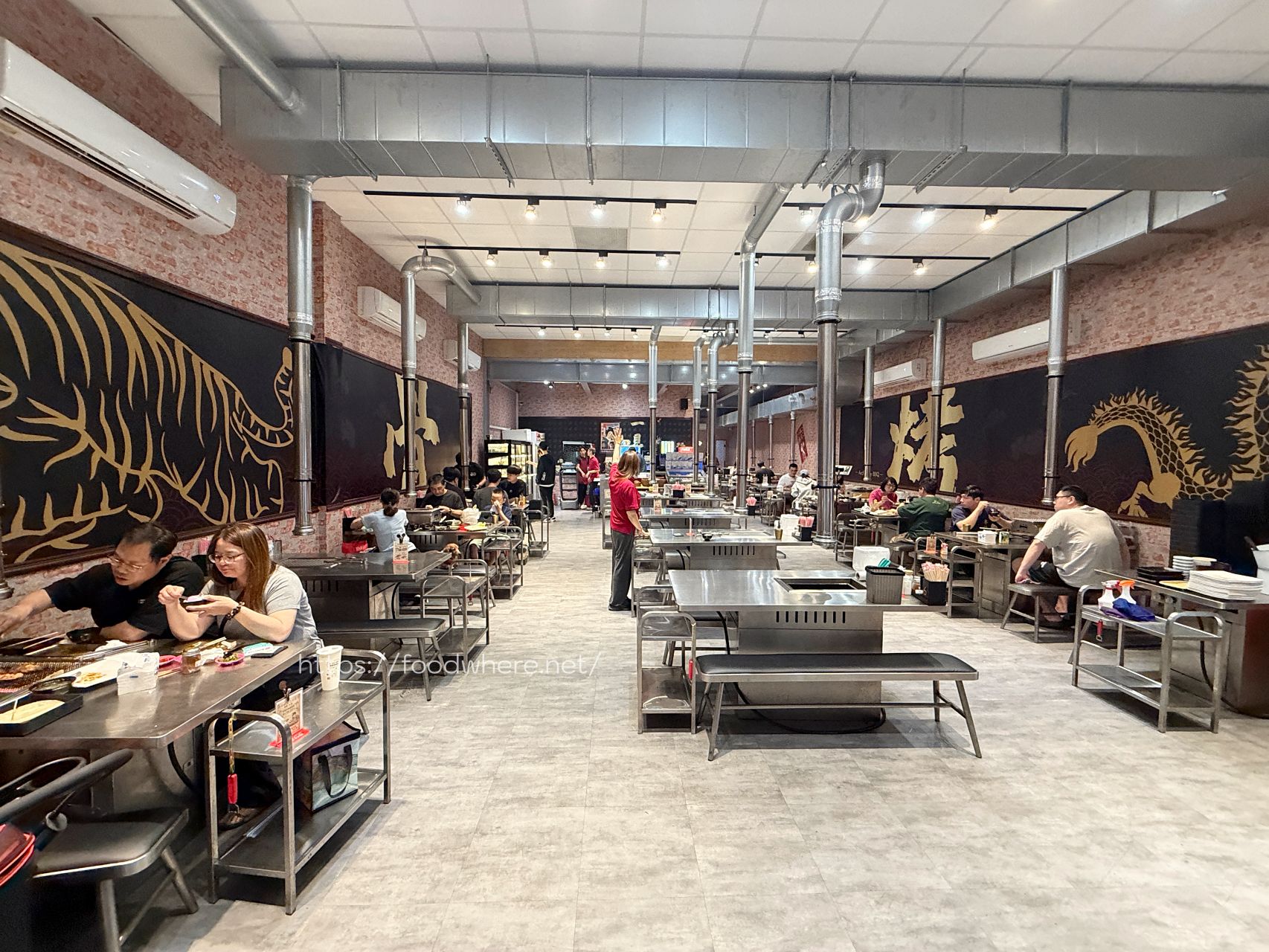 高雄楠梓美食『烤骨學院 』$699 現流魚獲、火烤吃到飽！教你如何把大烤爐用到最極致 @高雄美食底對