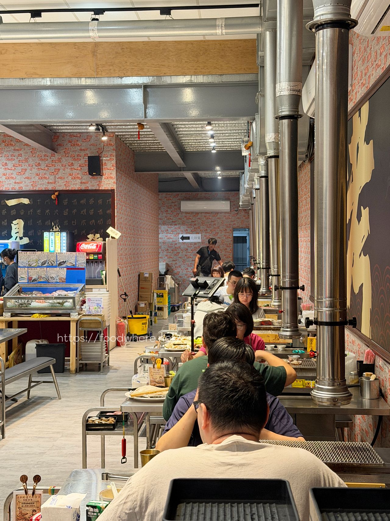 高雄楠梓美食『烤骨學院 』$699 現流魚獲、火烤吃到飽！教你如何把大烤爐用到最極致 @高雄美食底對