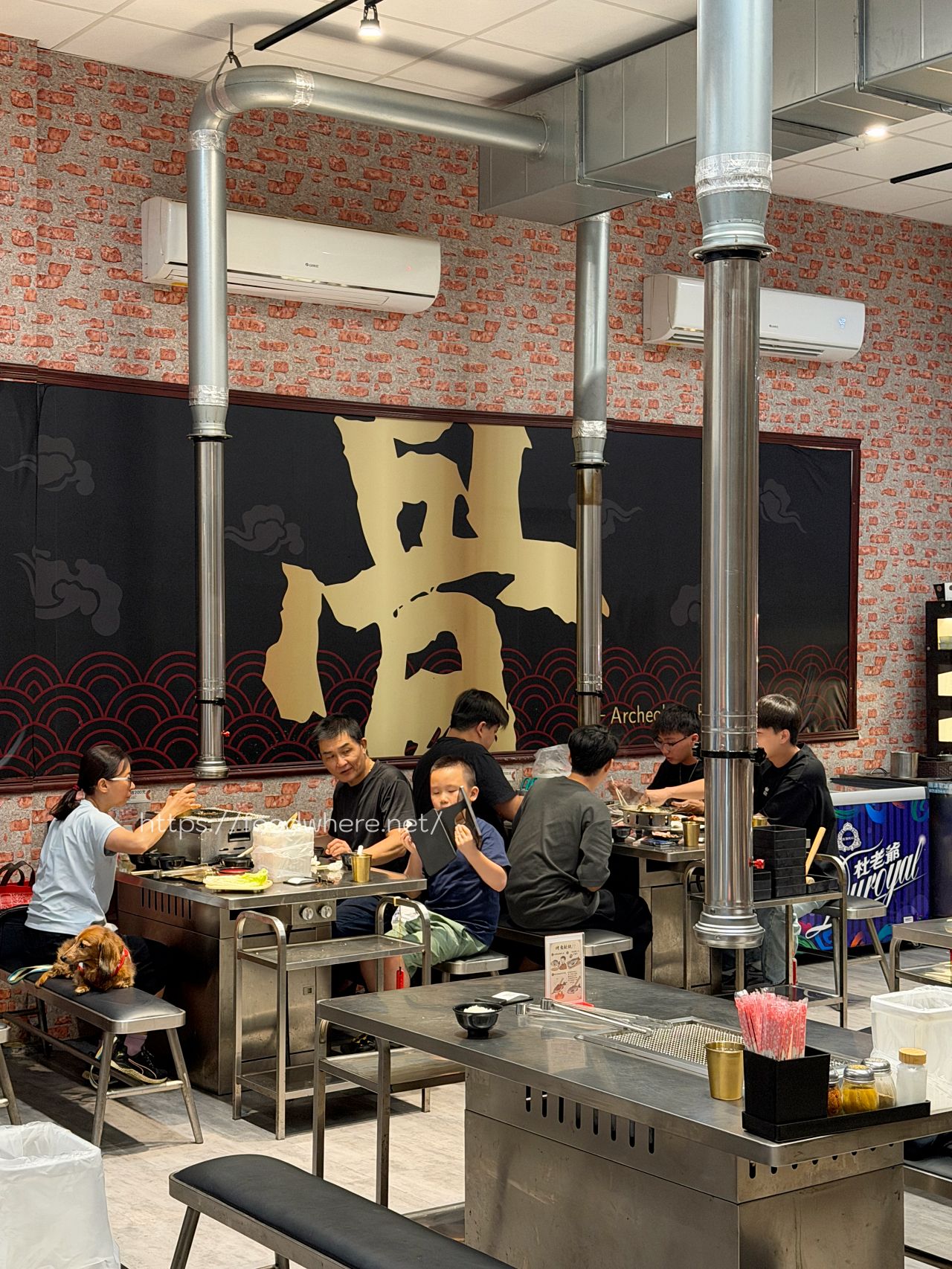 高雄楠梓美食『烤骨學院 』$699 現流魚獲、火烤吃到飽！教你如何把大烤爐用到最極致 @高雄美食底對