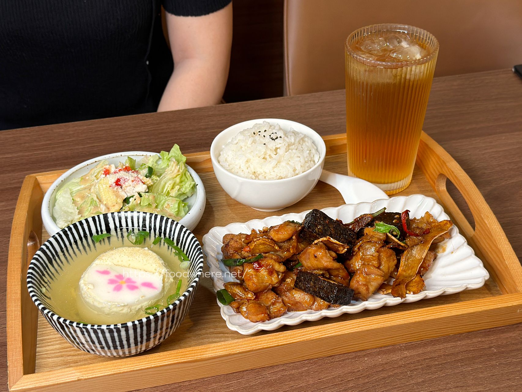 （2026最新菜單）高雄河堤社區美食《金貴 中式料理》中式個人套餐，為了這份「三杯荷包蛋」，我願意無限回訪！ @高雄美食底對