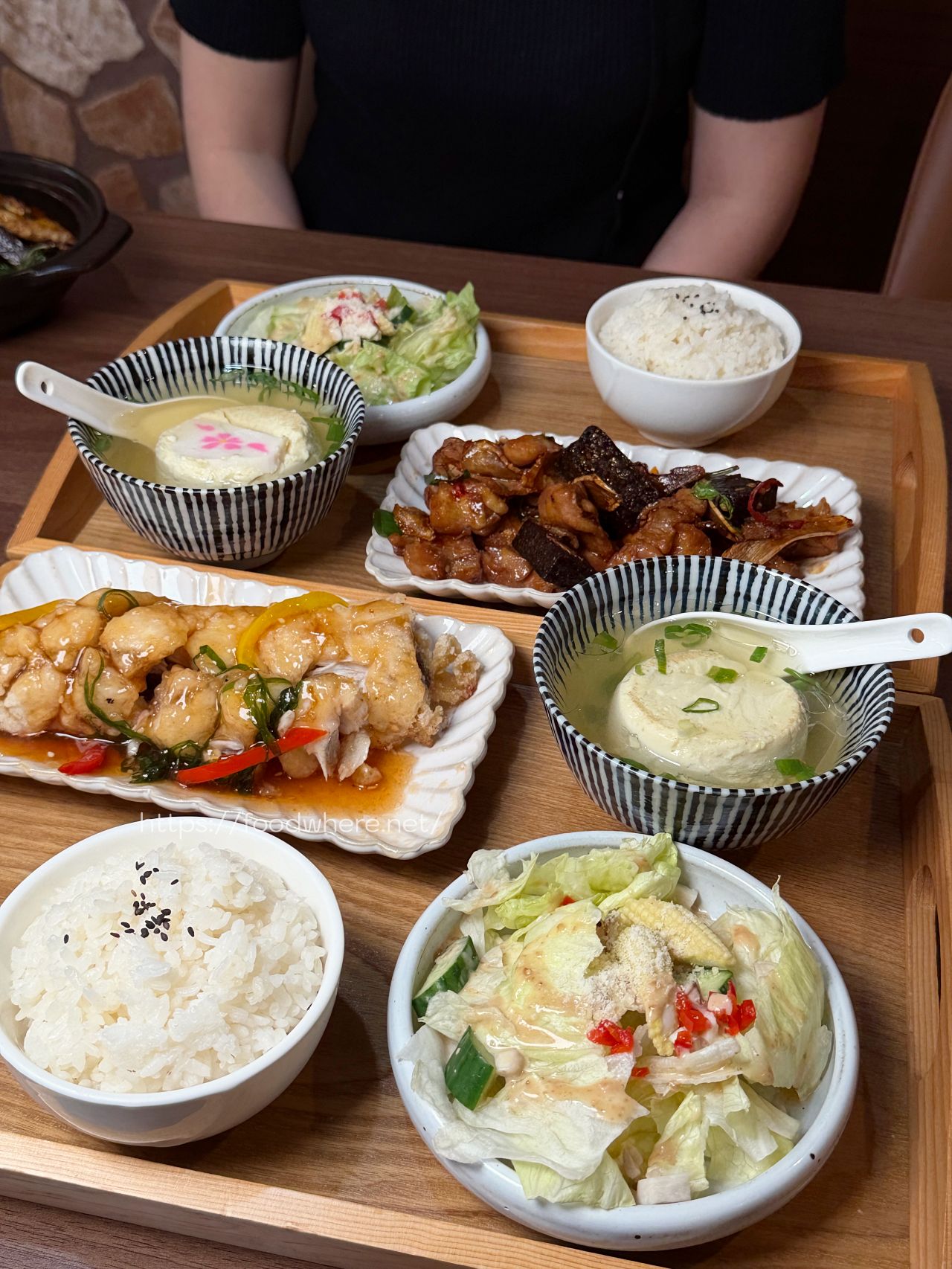 （2026最新菜單）高雄河堤社區美食《金貴 中式料理》中式個人套餐，為了這份「三杯荷包蛋」，我願意無限回訪！ @高雄美食底對