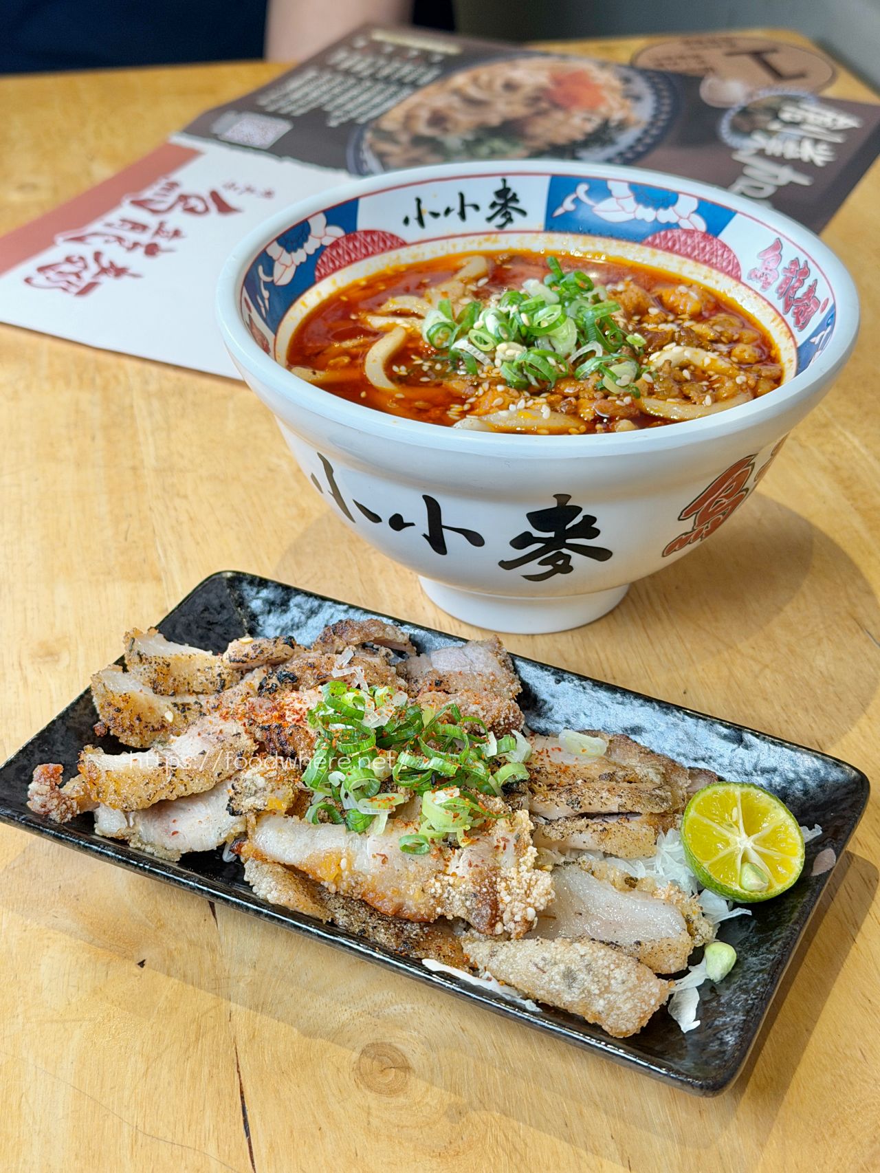 高雄苓雅美食《小小麥》高雄烏龍麵專賣！這碗「蒜奶蝦蝦」真的會讓人一吃上癮 @高雄美食底對