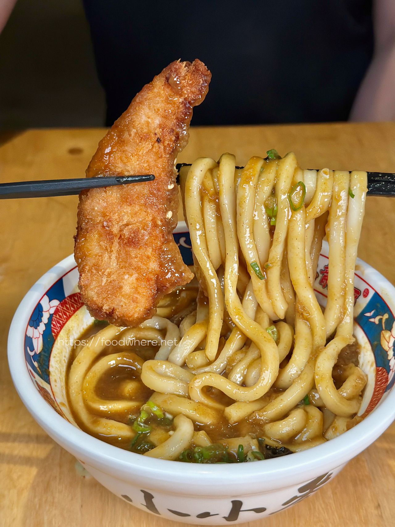 高雄苓雅美食《小小麥》高雄烏龍麵專賣！這碗「蒜奶蝦蝦」真的會讓人一吃上癮 @高雄美食底對