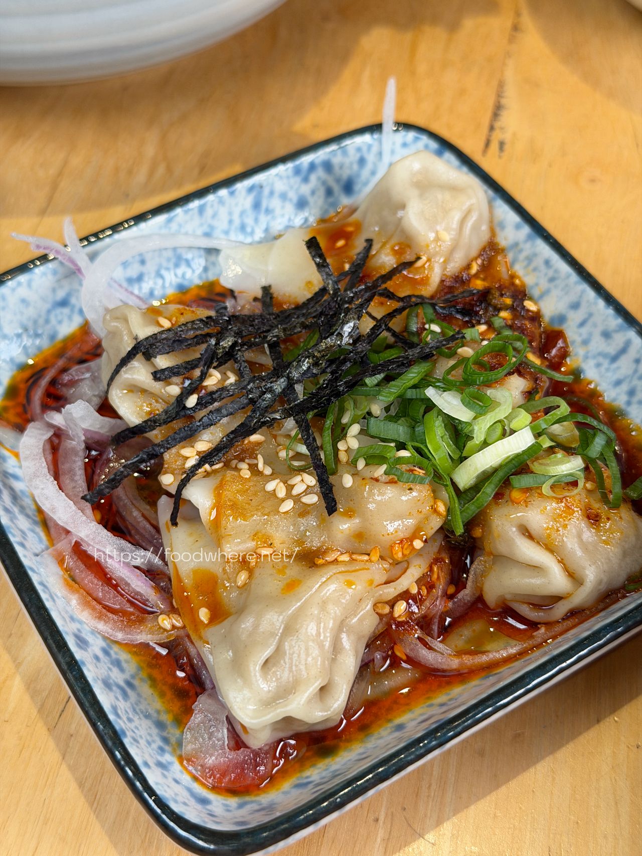 高雄苓雅美食《小小麥》高雄烏龍麵專賣！這碗「蒜奶蝦蝦」真的會讓人一吃上癮 @高雄美食底對