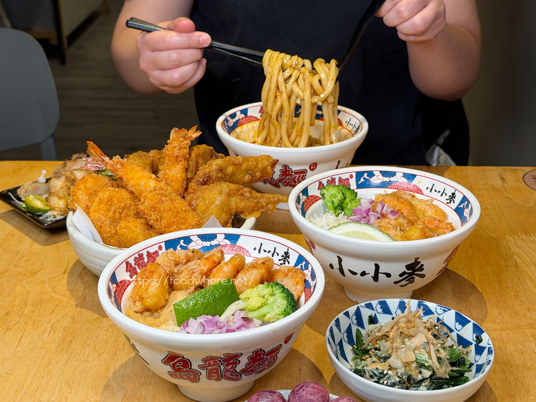 高雄苓雅美食《小小麥》高雄烏龍麵專賣！這碗「蒜奶蝦蝦」真的會讓人一吃上癮 @高雄美食底對