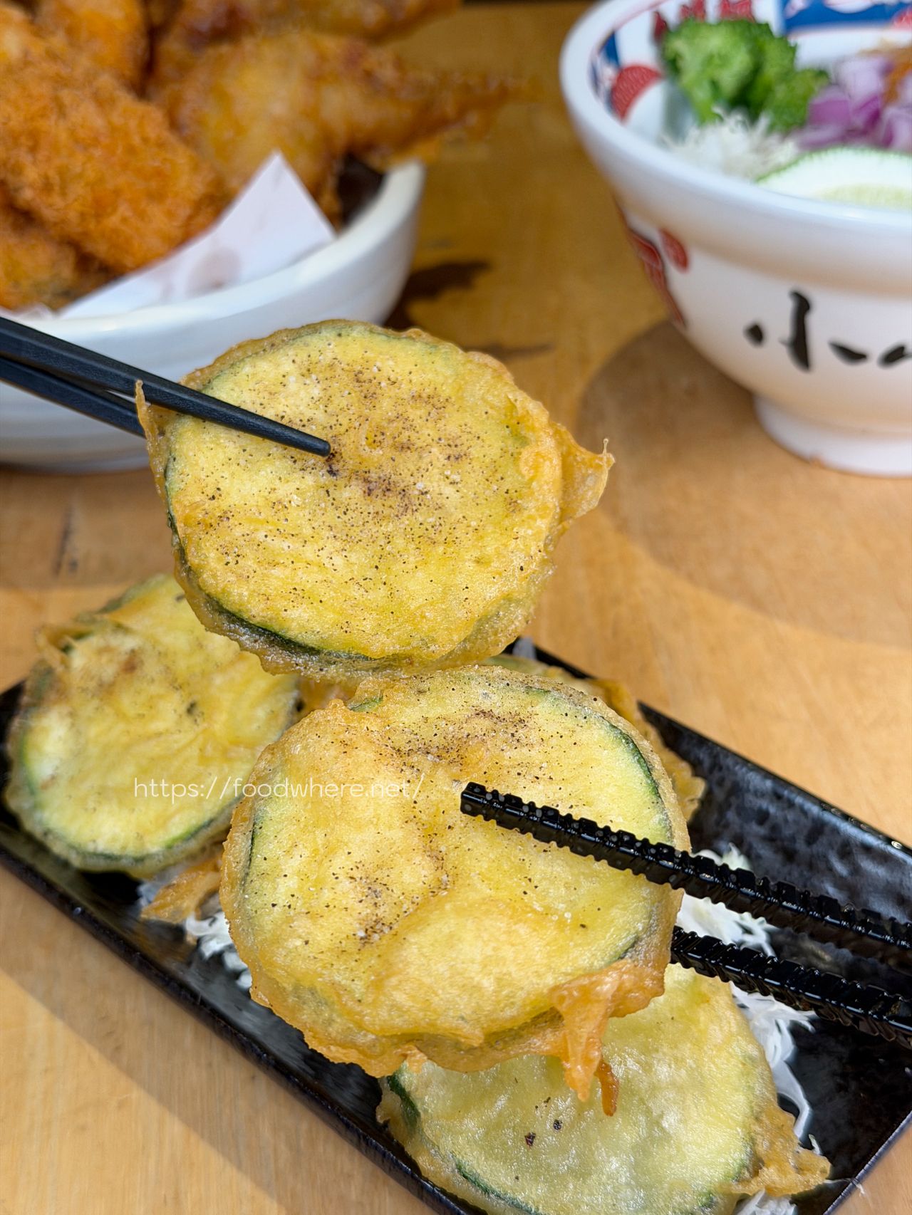 高雄苓雅美食《小小麥》高雄烏龍麵專賣！這碗「蒜奶蝦蝦」真的會讓人一吃上癮 @高雄美食底對