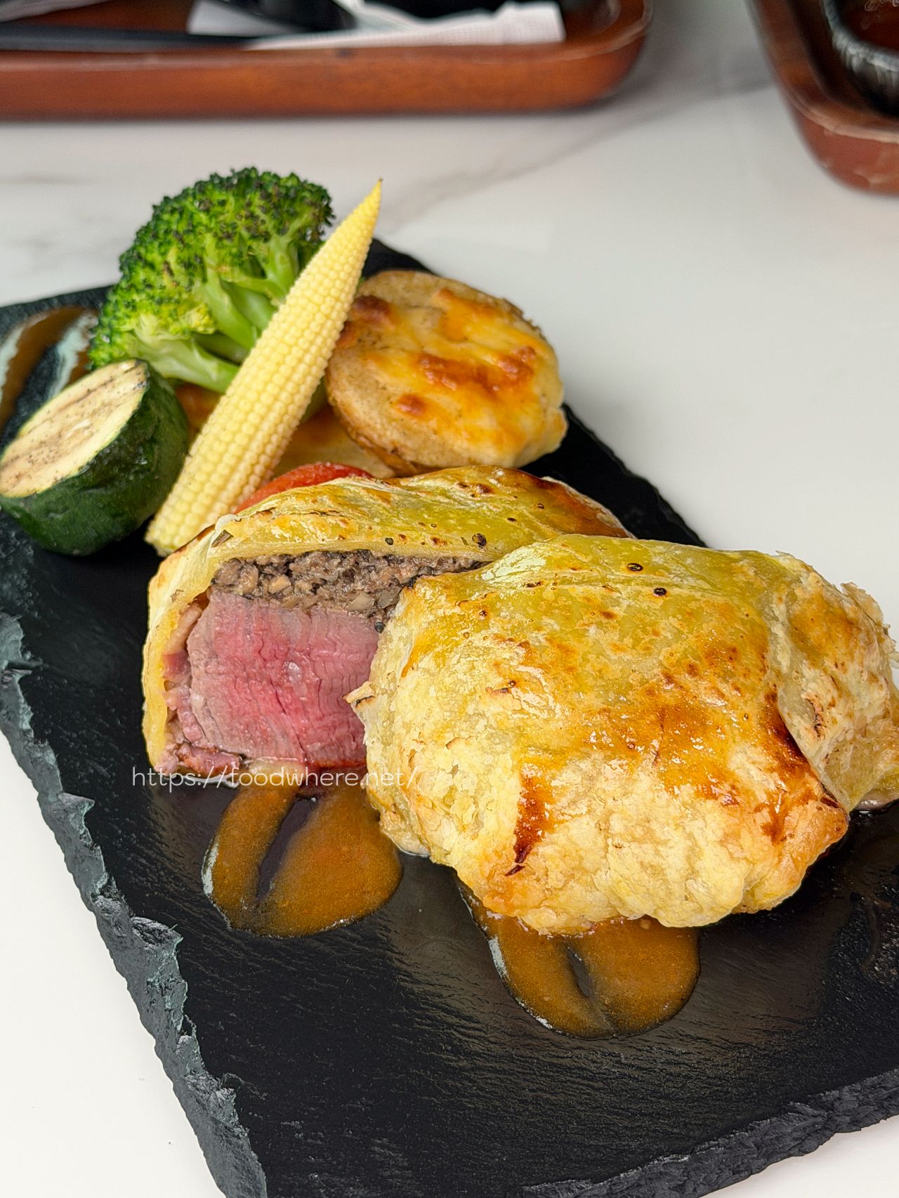 (2026最新菜單)高雄鼓山美食『Green餐廳』隱身農十六的超高 CP 值私藏餐廳！全高雄最便宜的威靈頓牛排就在這 @高雄美食底對