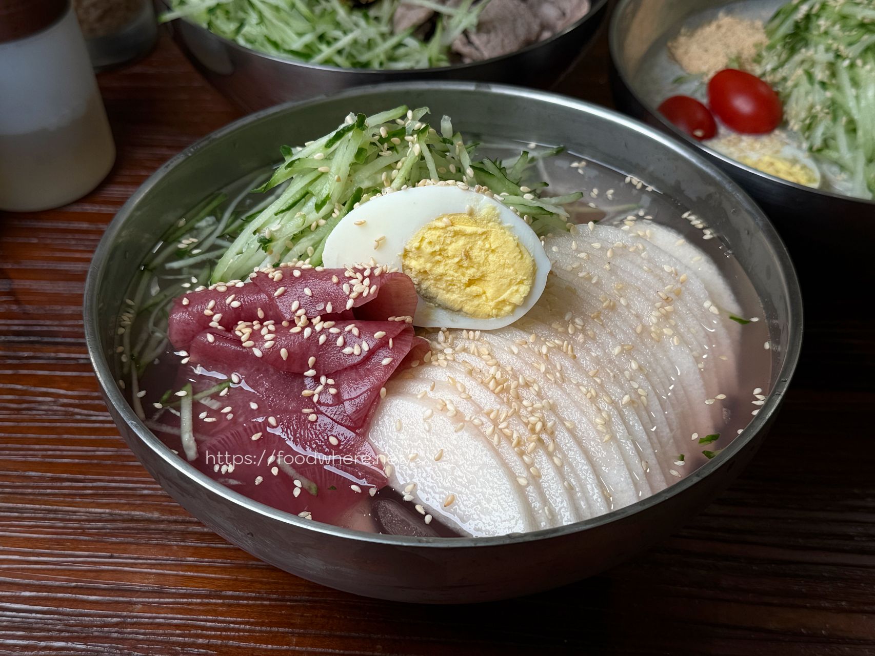 高雄韓式冷麵《雲冷麵屋》隱身金門街的道地韓味，首推超開胃洛神蘿蔔水冷麵！ @高雄美食底對