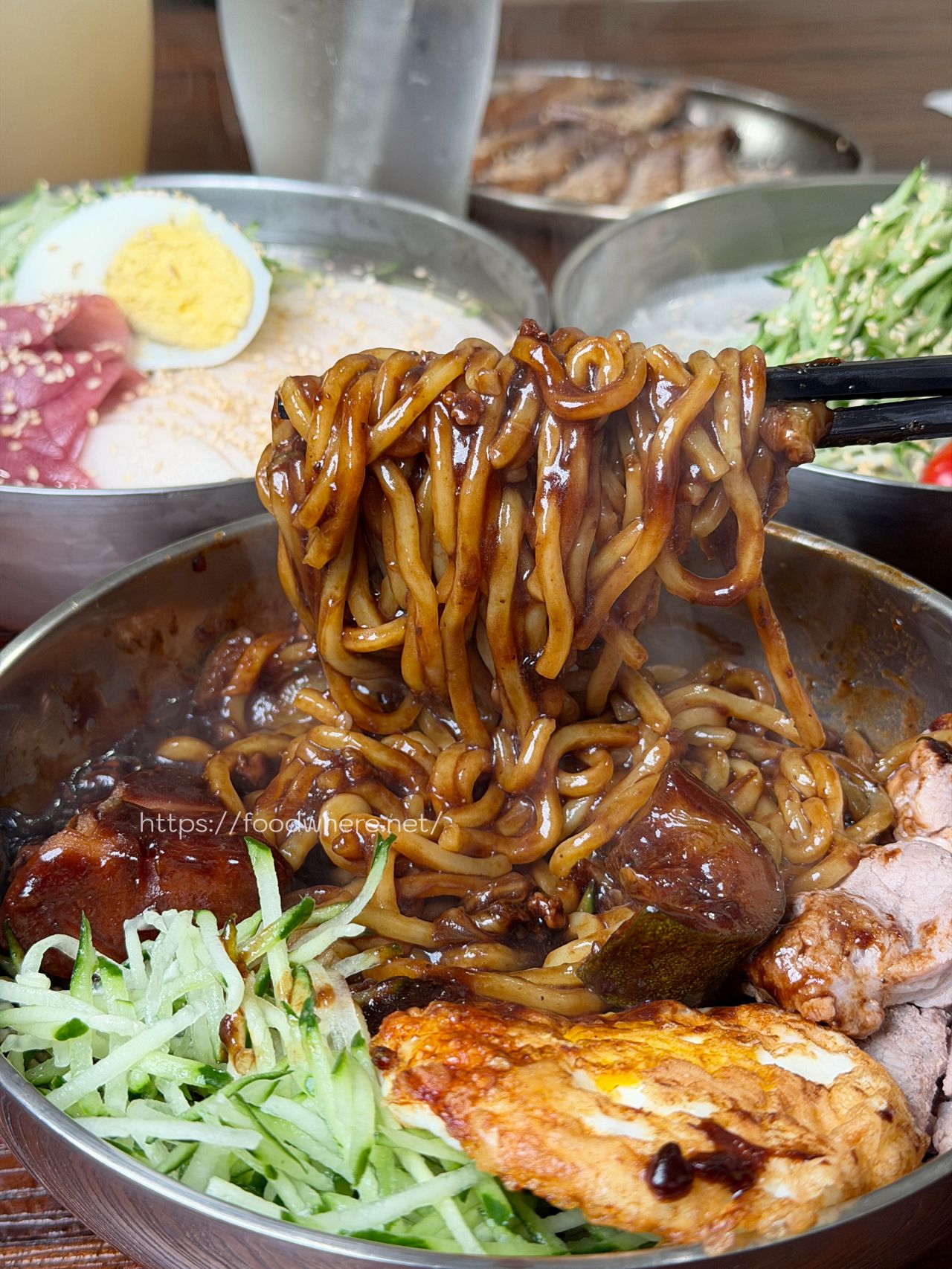 高雄韓式冷麵《雲冷麵屋》隱身金門街的道地韓味，首推超開胃洛神蘿蔔水冷麵！ @高雄美食底對