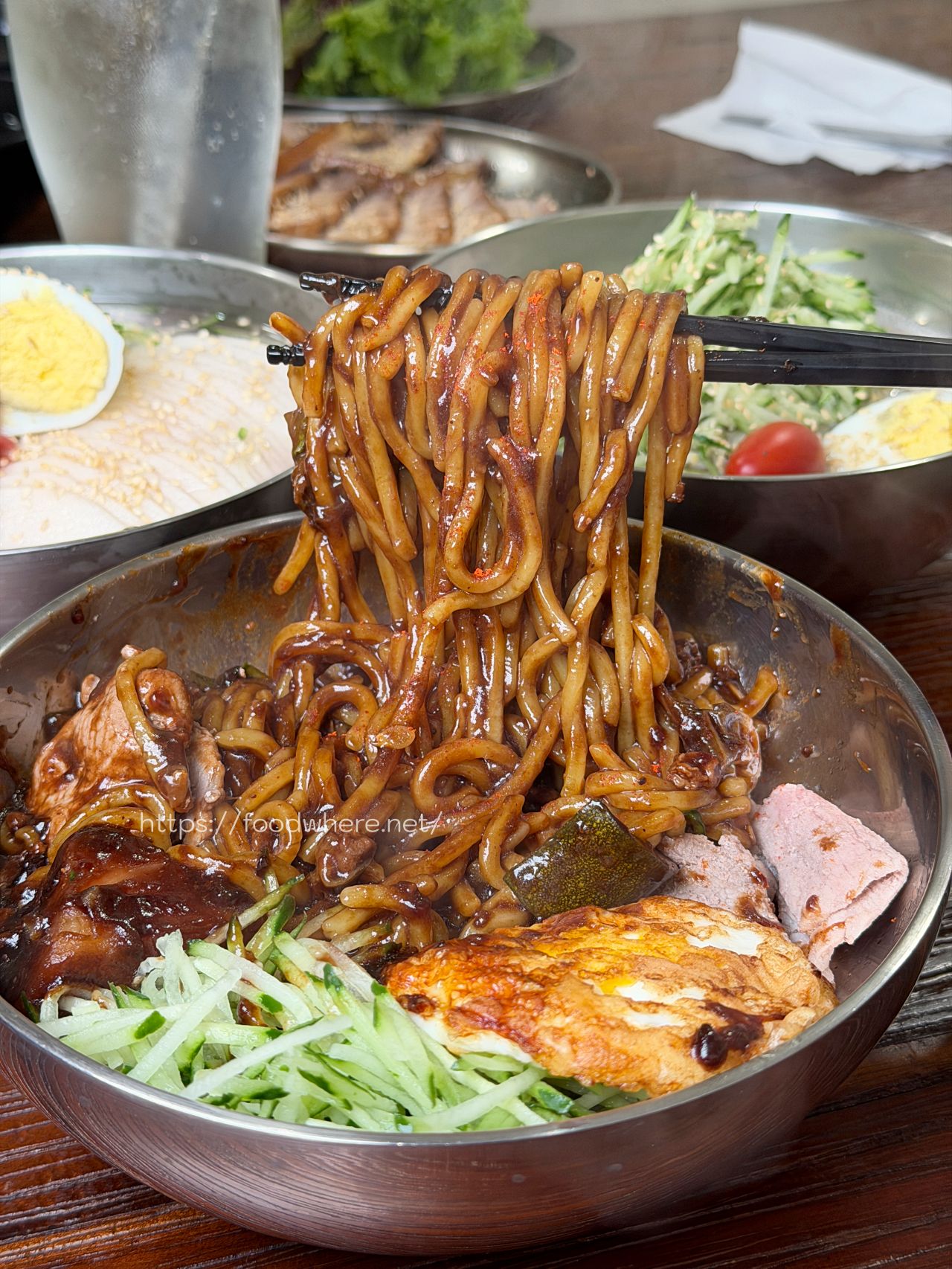 高雄韓式冷麵《雲冷麵屋》隱身金門街的道地韓味，首推超開胃洛神蘿蔔水冷麵！ @高雄美食底對