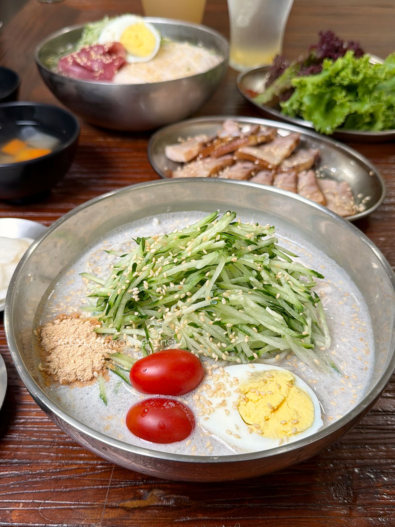 高雄韓式冷麵《雲冷麵屋》隱身金門街的道地韓味，首推超開胃洛神蘿蔔水冷麵！ @高雄美食底對