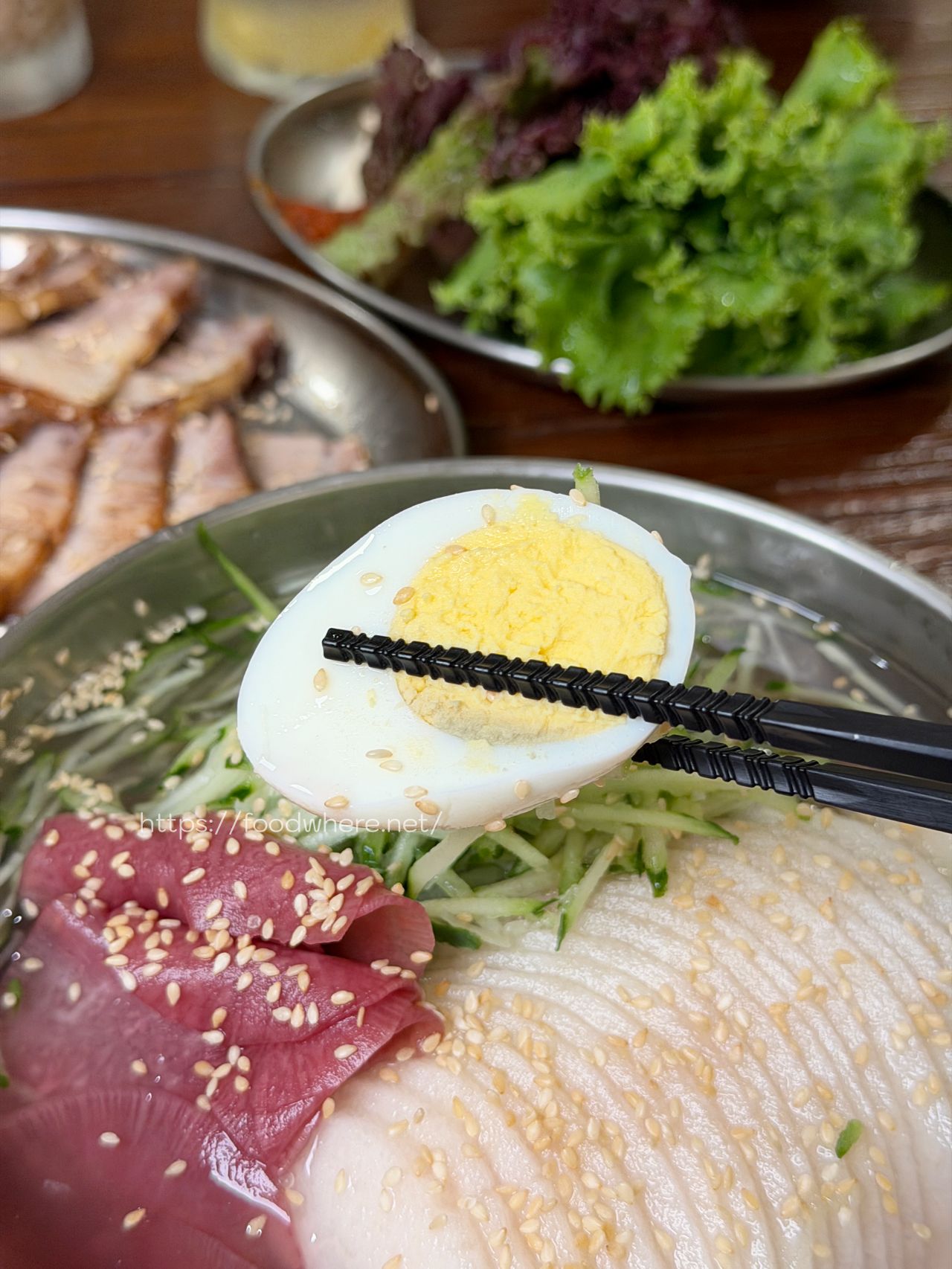 高雄韓式冷麵《雲冷麵屋》隱身金門街的道地韓味，首推超開胃洛神蘿蔔水冷麵！ @高雄美食底對