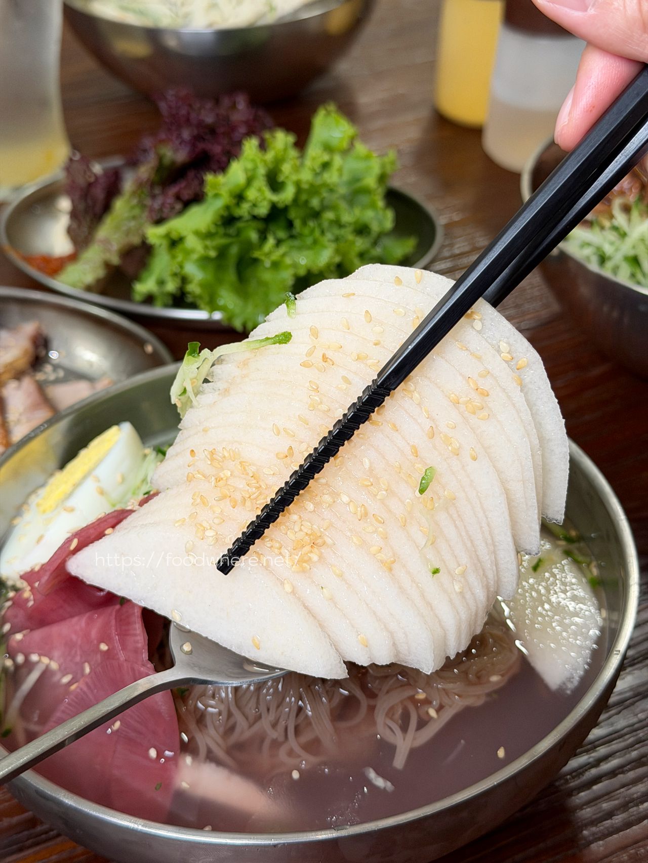 高雄韓式冷麵《雲冷麵屋》隱身金門街的道地韓味，首推超開胃洛神蘿蔔水冷麵！ @高雄美食底對