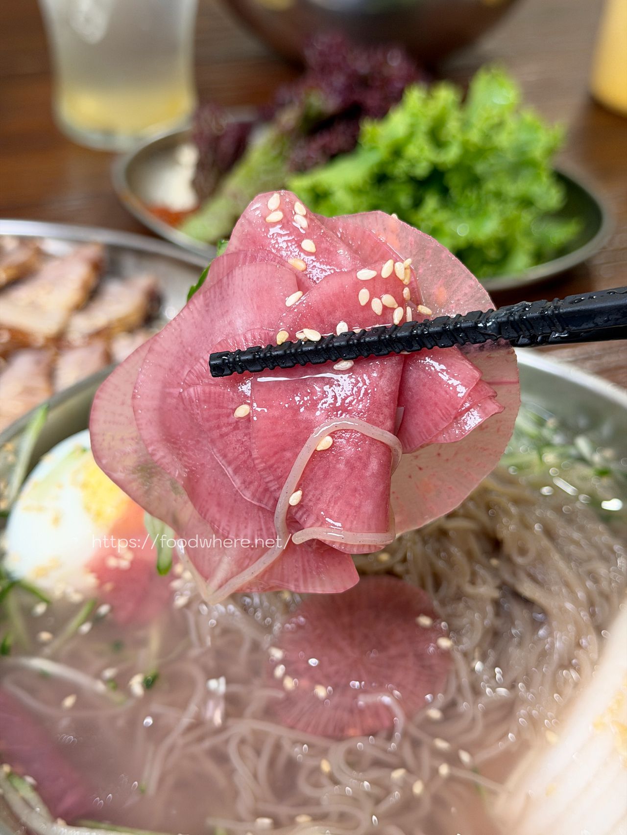 高雄韓式冷麵《雲冷麵屋》隱身金門街的道地韓味，首推超開胃洛神蘿蔔水冷麵！ @高雄美食底對