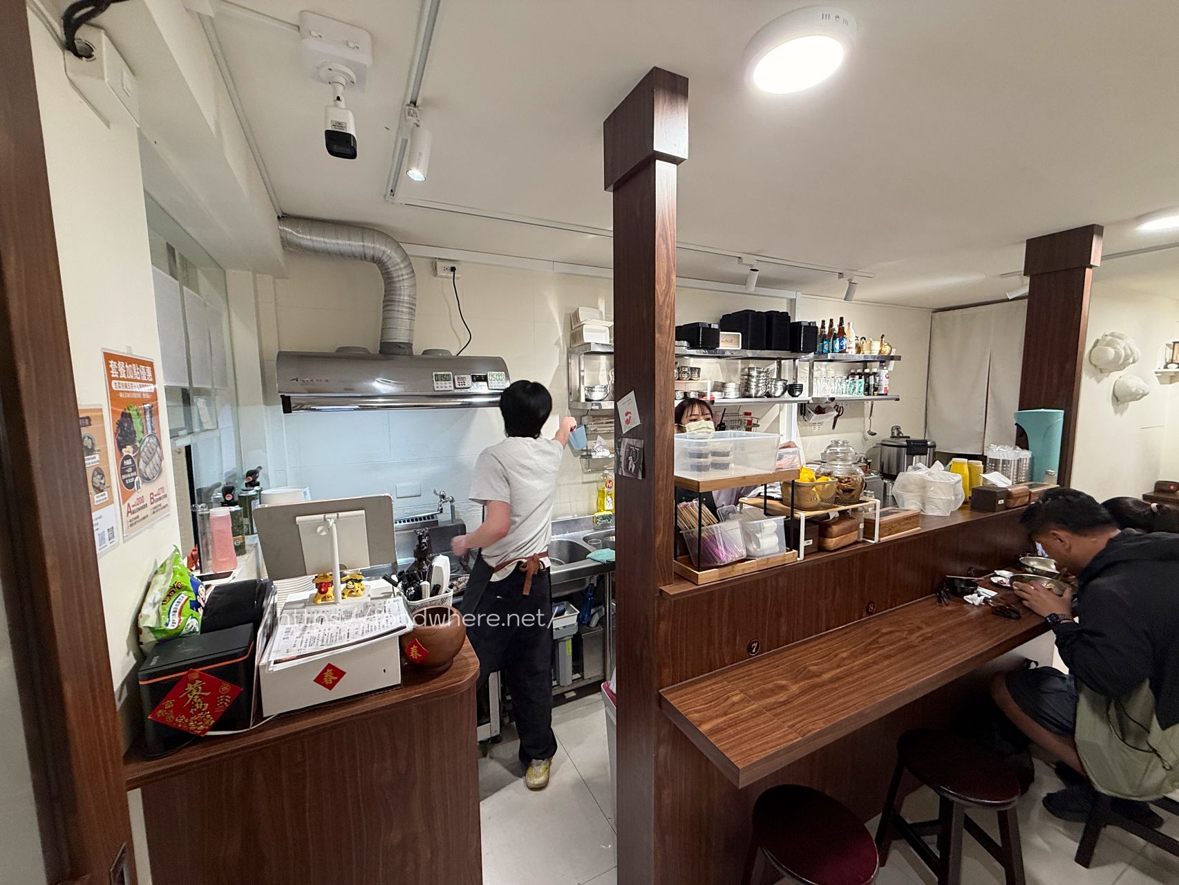 高雄韓式冷麵《雲冷麵屋》隱身金門街的道地韓味，首推超開胃洛神蘿蔔水冷麵！ @高雄美食底對