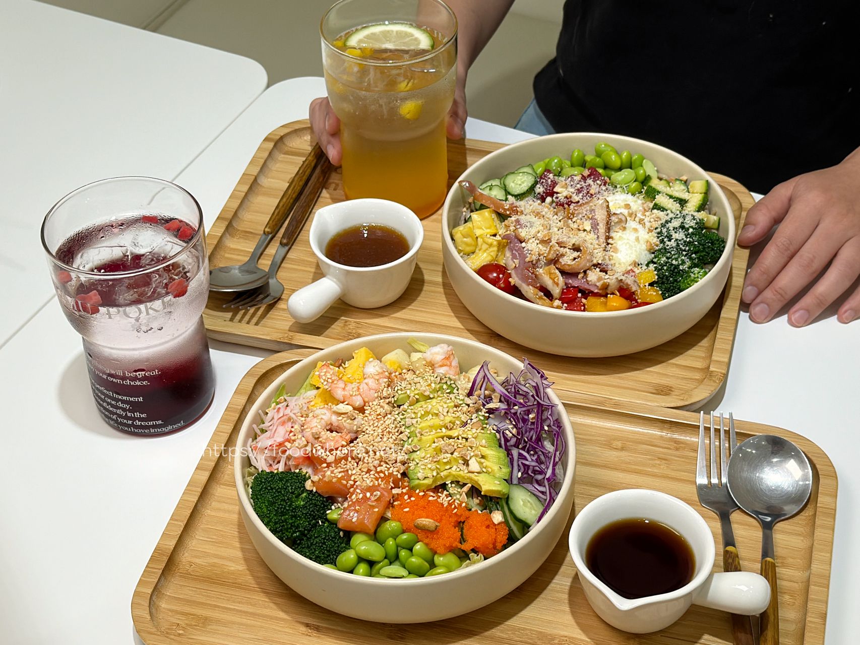 （有菜單）高雄三民美食《MUMU POKE 十全美都店》波奇控愛店開新分店了！環境超 Chill、配料多到選不完 @高雄美食底對