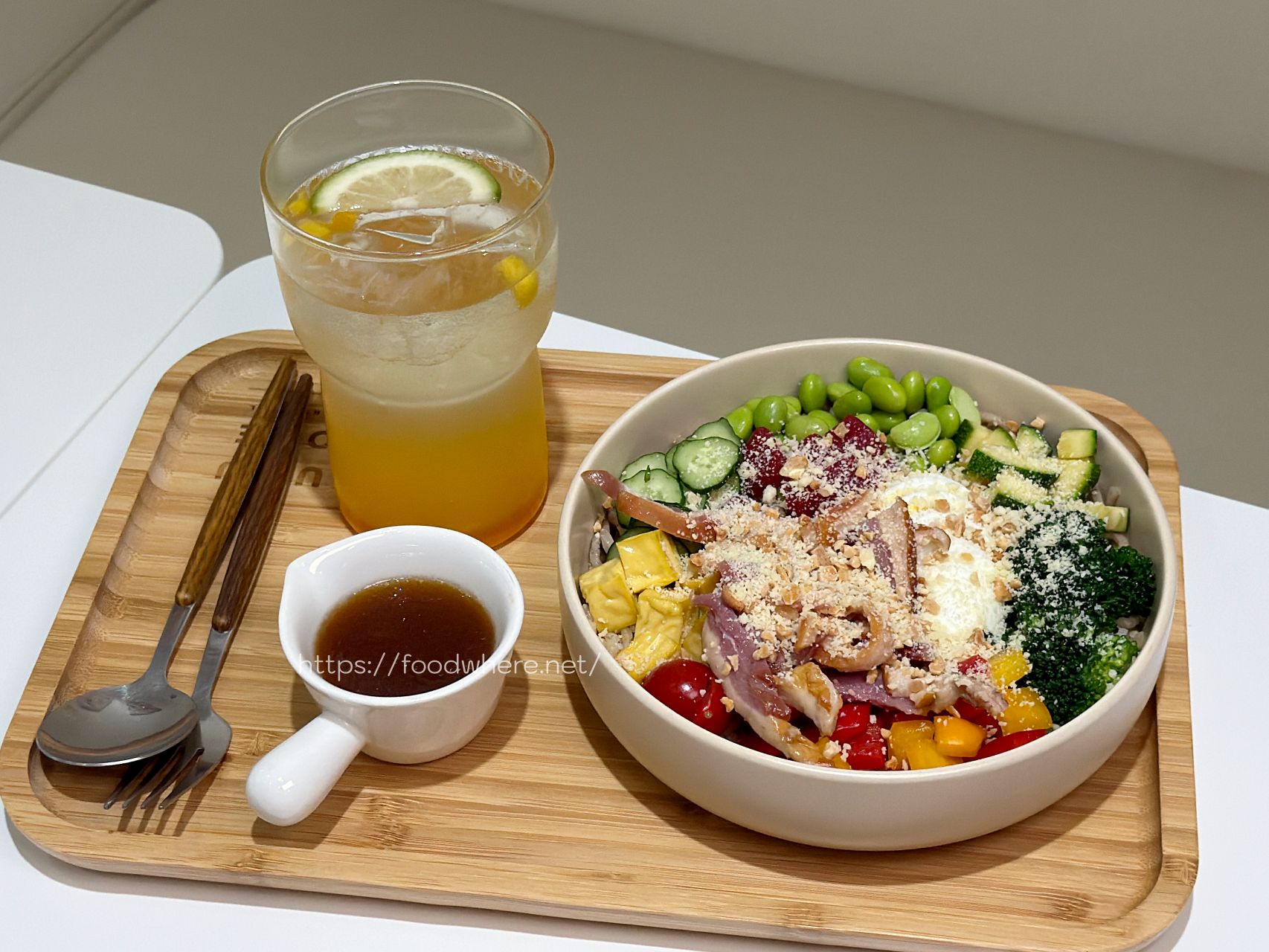 （有菜單）高雄三民美食《MUMU POKE 十全美都店》波奇控愛店開新分店了！環境超 Chill、配料多到選不完 @高雄美食底對