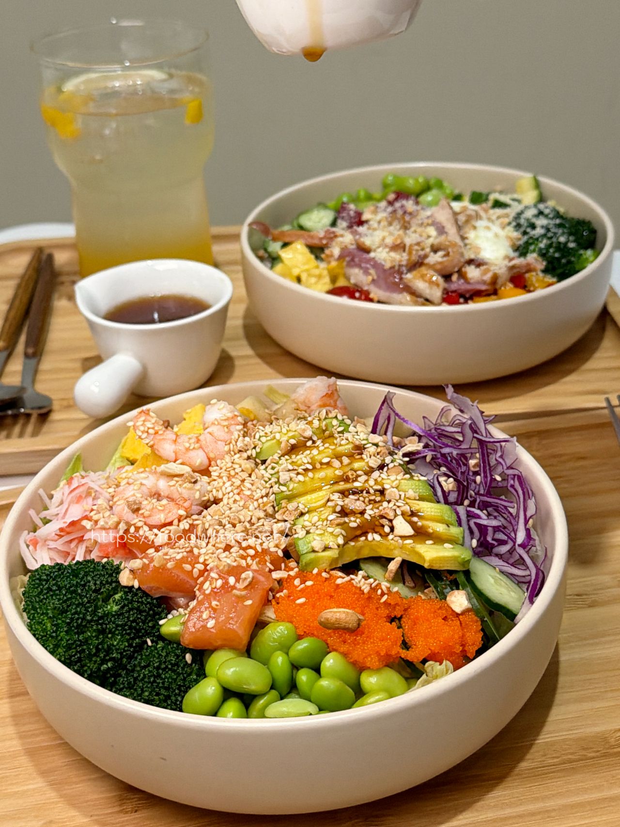 （有菜單）高雄三民美食《MUMU POKE 十全美都店》波奇控愛店開新分店了！環境超 Chill、配料多到選不完 @高雄美食底對