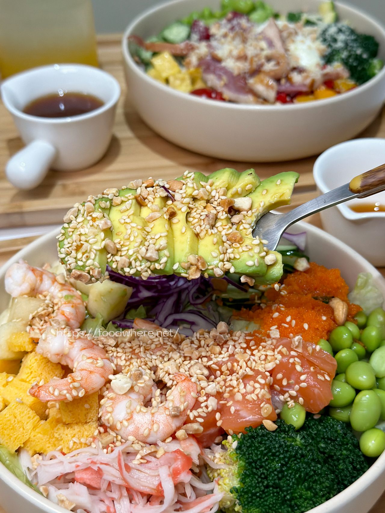 （有菜單）高雄三民美食《MUMU POKE 十全美都店》波奇控愛店開新分店了！環境超 Chill、配料多到選不完 @高雄美食底對