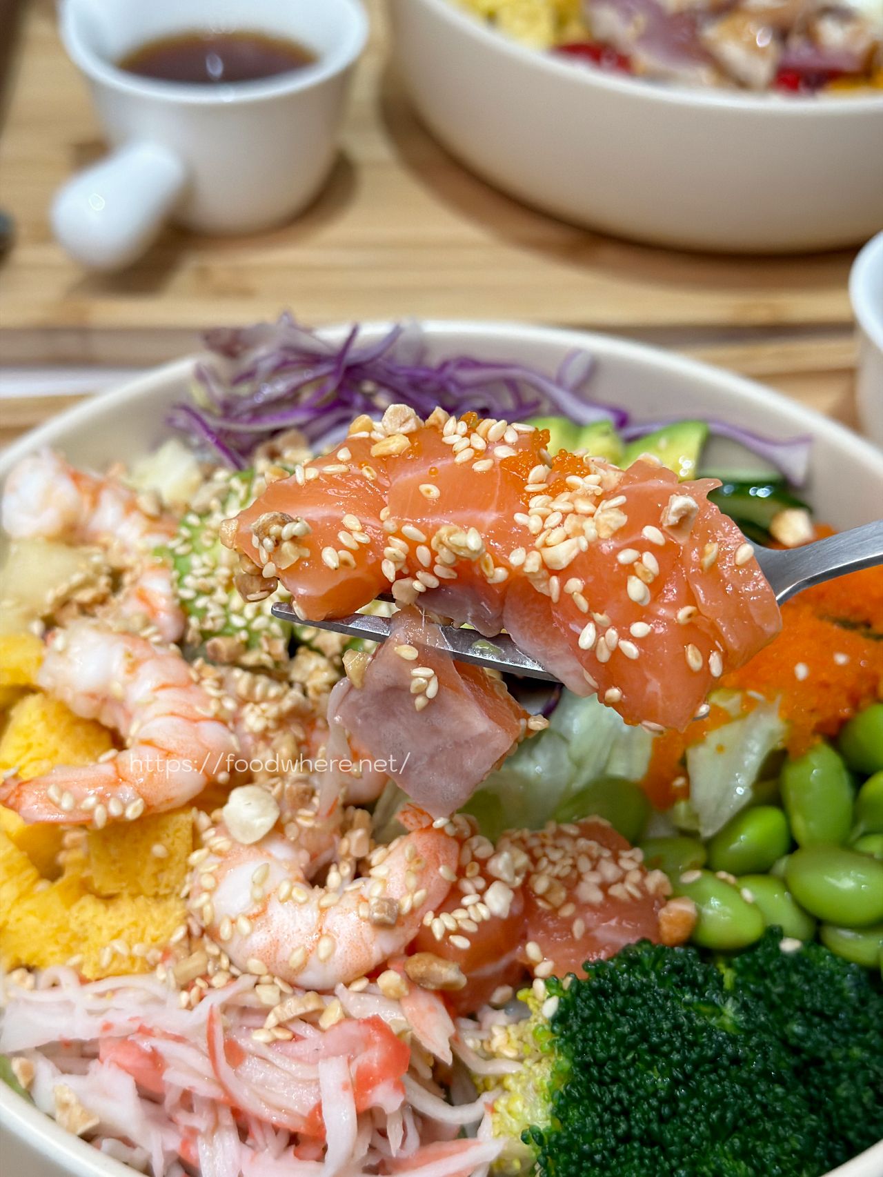 （有菜單）高雄三民美食《MUMU POKE 十全美都店》波奇控愛店開新分店了！環境超 Chill、配料多到選不完 @高雄美食底對