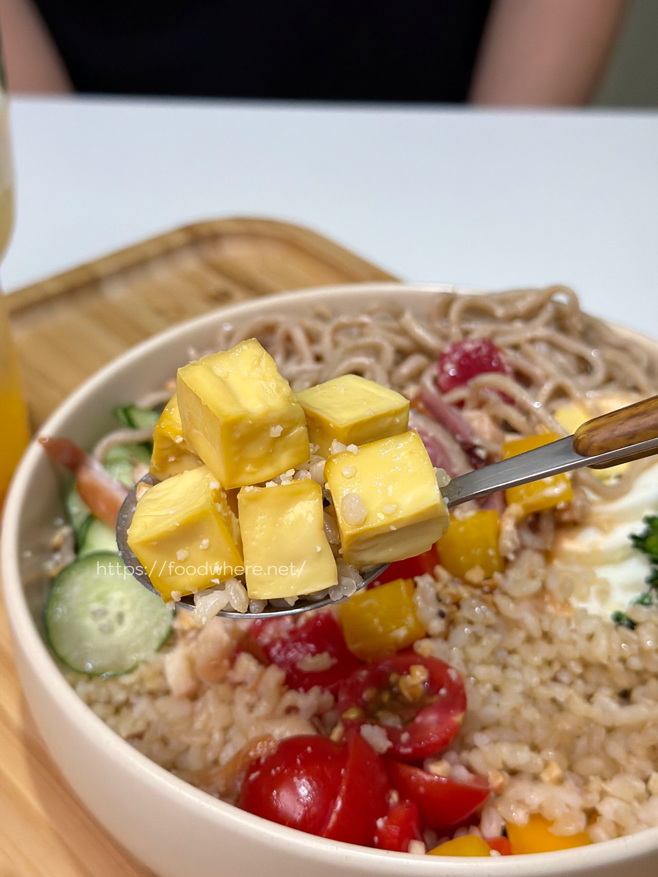 （有菜單）高雄三民美食《MUMU POKE 十全美都店》波奇控愛店開新分店了！環境超 Chill、配料多到選不完 @高雄美食底對