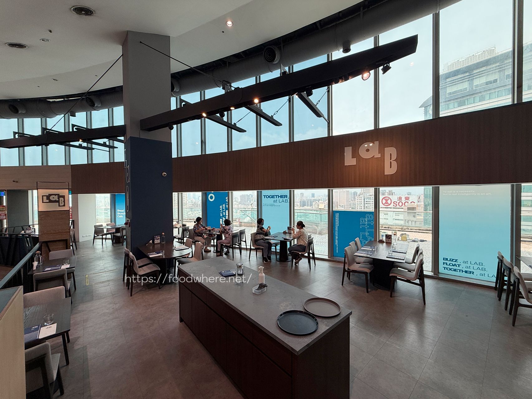 高雄苓雅美食《LAB FE21 遠百店》隱身 17 樓的高空早午餐！霸氣龍蝦石斑粥與精緻母親節套餐 @高雄美食底對