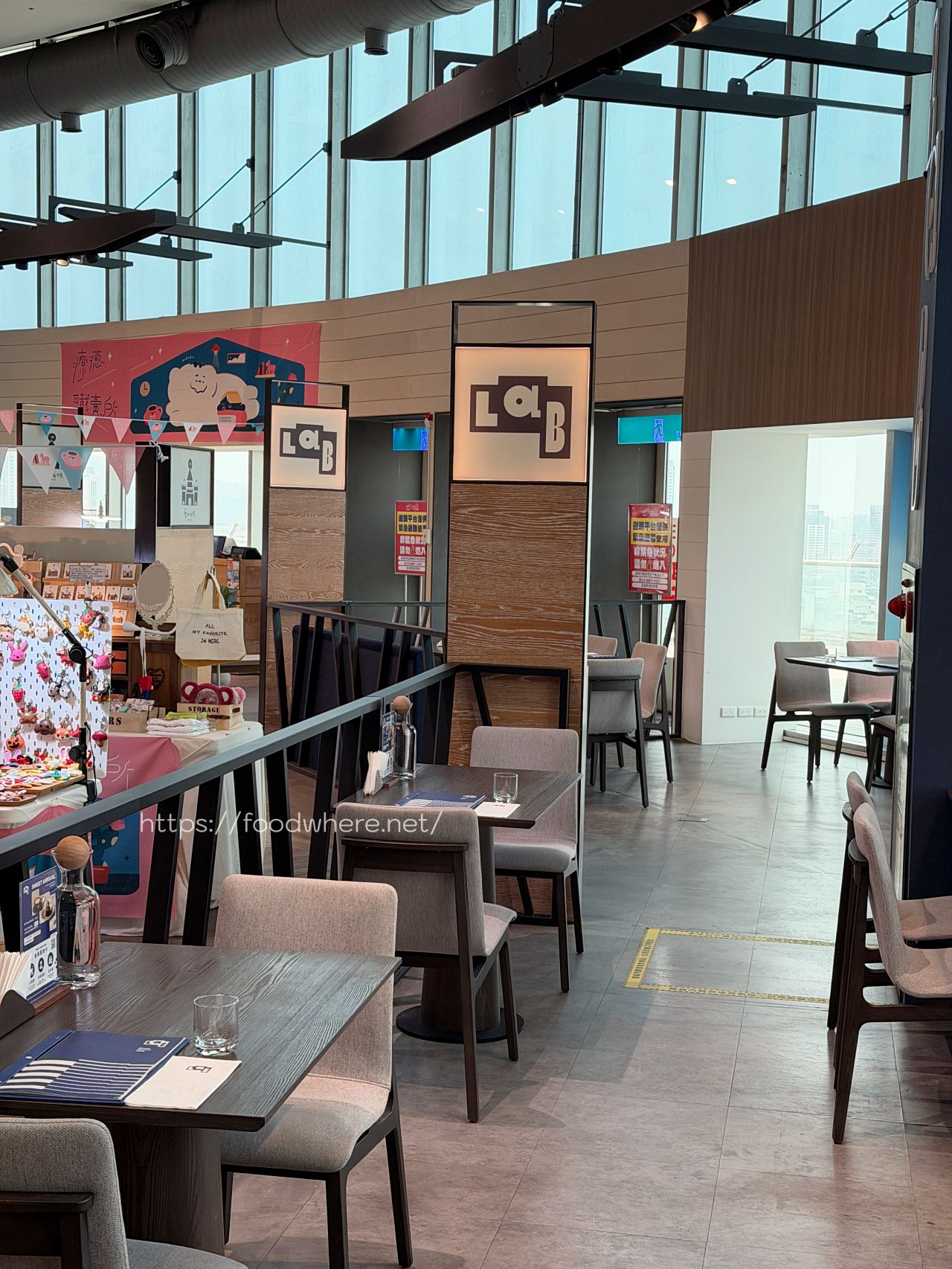 高雄苓雅美食《LAB FE21 遠百店》隱身 17 樓的高空早午餐！霸氣龍蝦石斑粥與精緻母親節套餐 @高雄美食底對