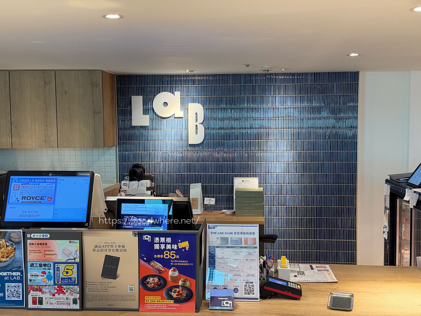 高雄苓雅美食《LAB FE21 遠百店》隱身 17 樓的高空早午餐！霸氣龍蝦石斑粥與精緻母親節套餐 @高雄美食底對