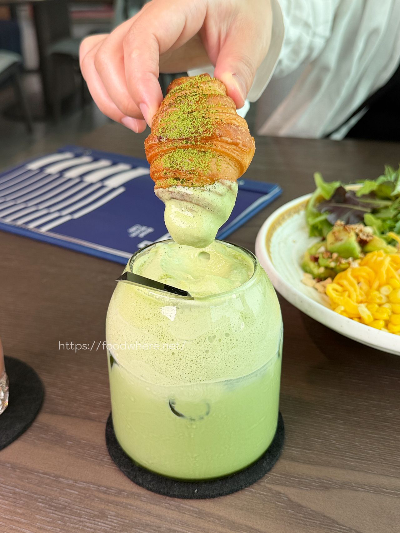 高雄苓雅美食《LAB FE21 遠百店》隱身 17 樓的高空早午餐！霸氣龍蝦石斑粥與精緻母親節套餐 @高雄美食底對