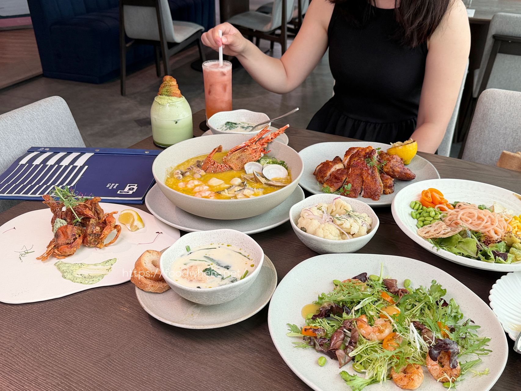 高雄苓雅美食《LAB FE21 遠百店》隱身 17 樓的高空早午餐！霸氣龍蝦石斑粥與精緻母親節套餐 @高雄美食底對