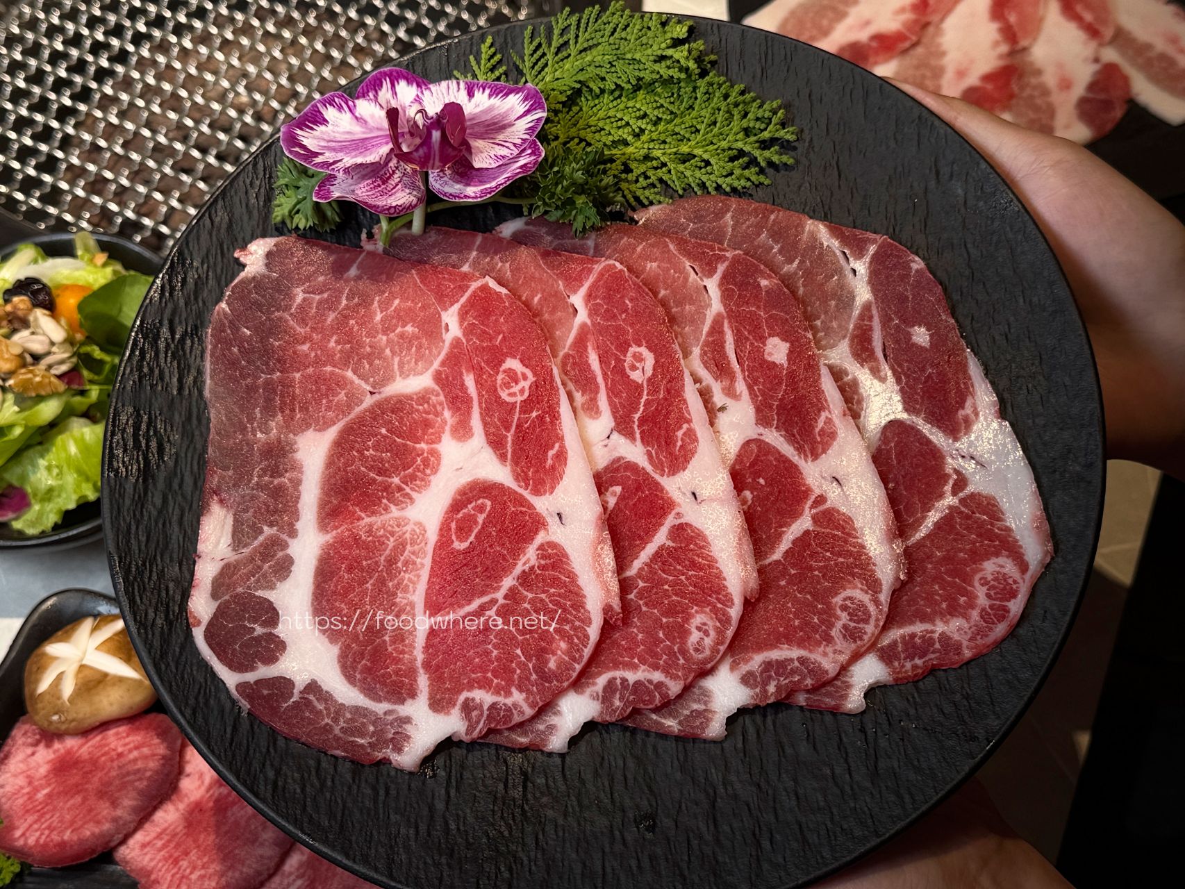 高雄旗山美食《東明川日式燒肉》不用飛日本，在旗山就能爽吃日本 BMS12 級頂級和牛！ @高雄美食底對