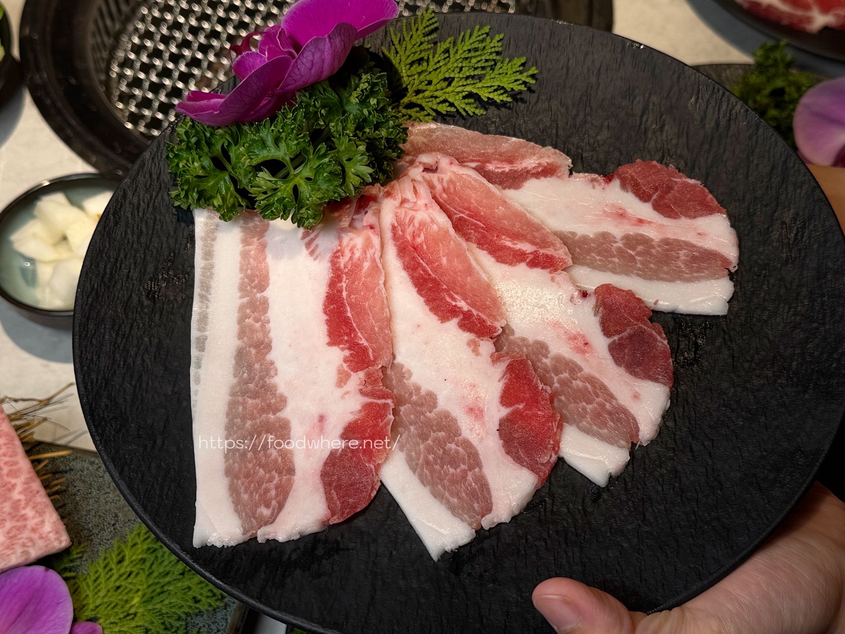 高雄旗山美食《東明川日式燒肉》不用飛日本，在旗山就能爽吃日本 BMS12 級頂級和牛！ @高雄美食底對