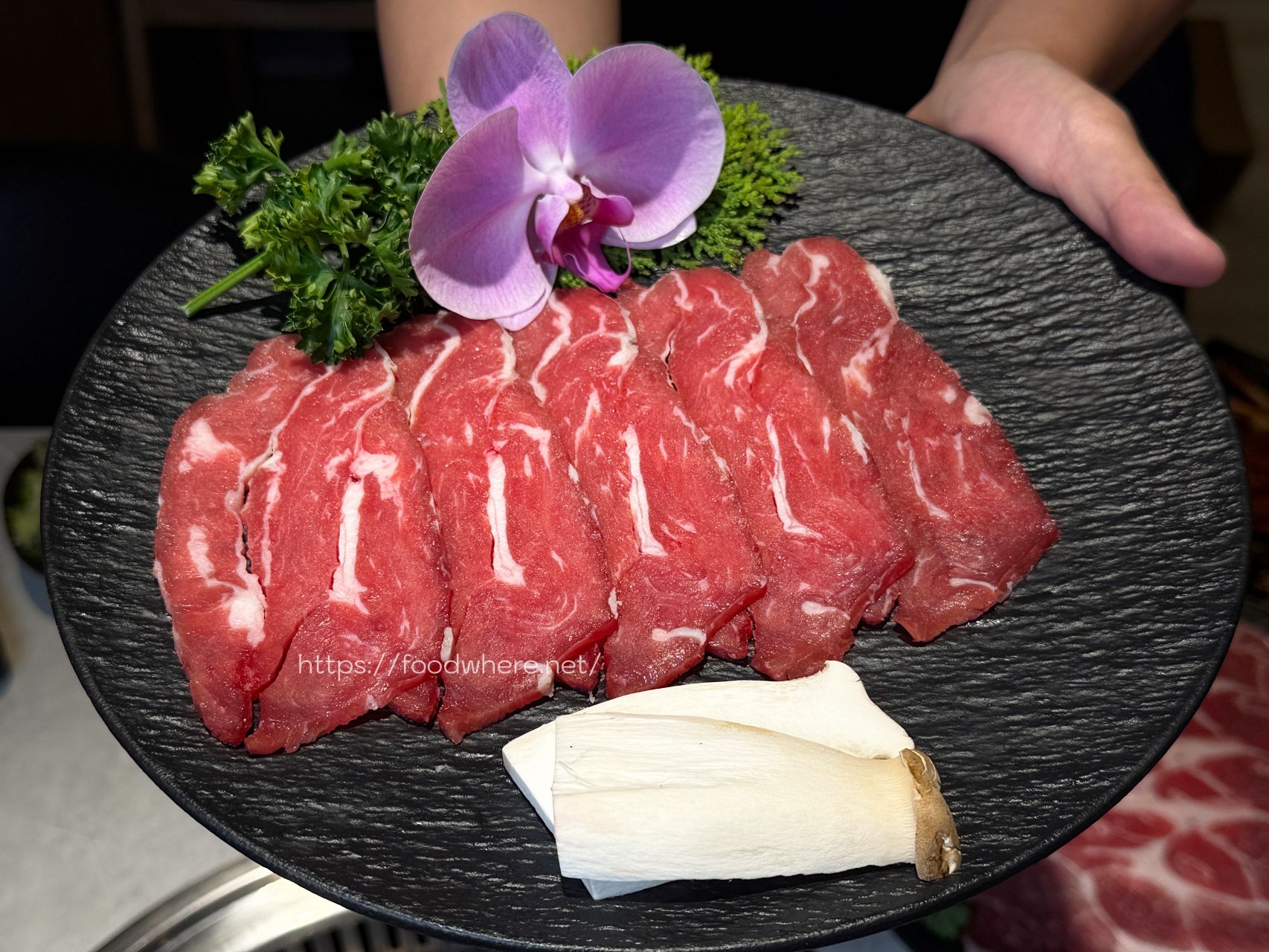 高雄旗山美食《東明川日式燒肉》不用飛日本，在旗山就能爽吃日本 BMS12 級頂級和牛！ @高雄美食底對