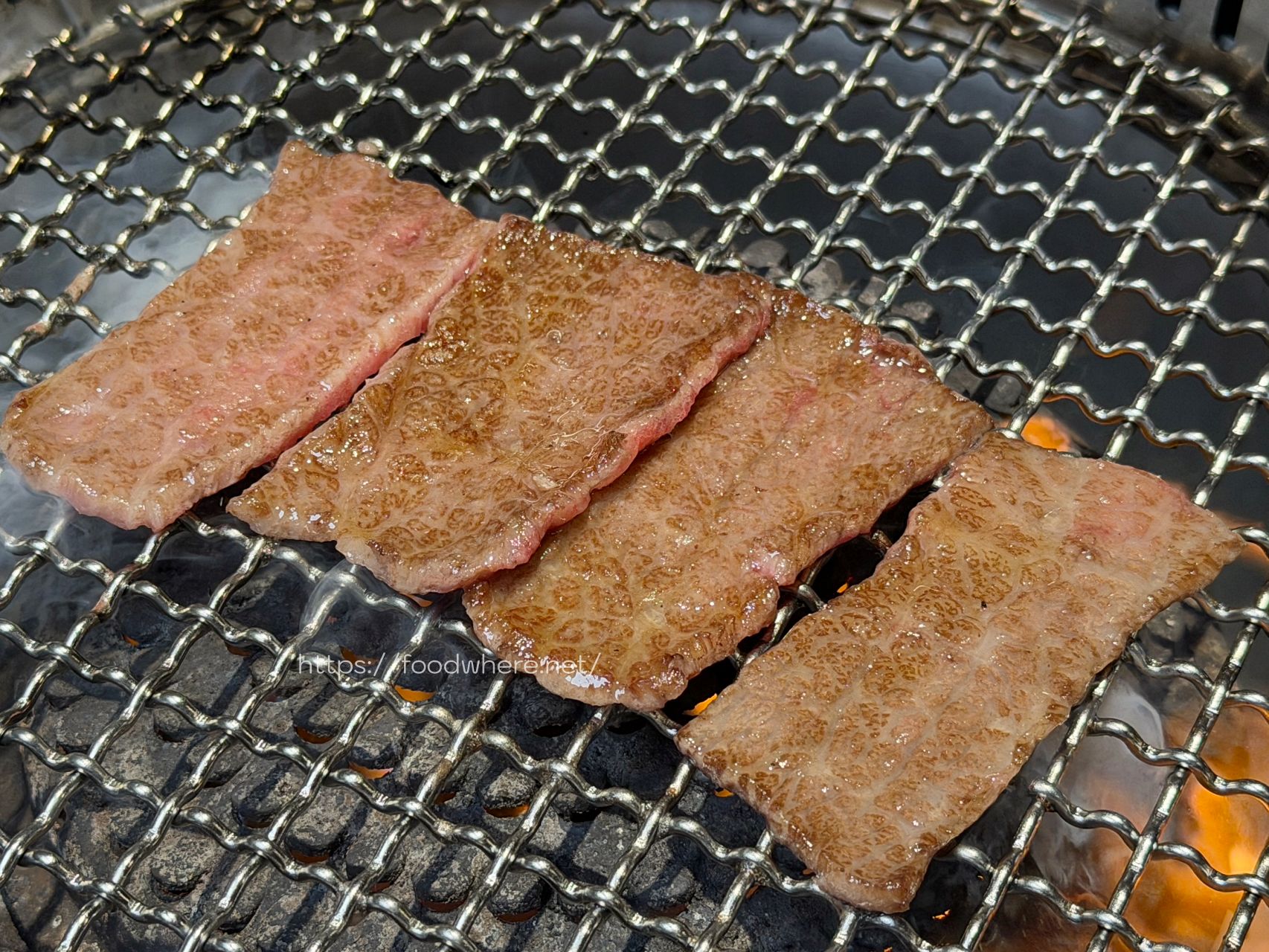 高雄旗山美食《東明川日式燒肉》不用飛日本，在旗山就能爽吃日本 BMS12 級頂級和牛！ @高雄美食底對