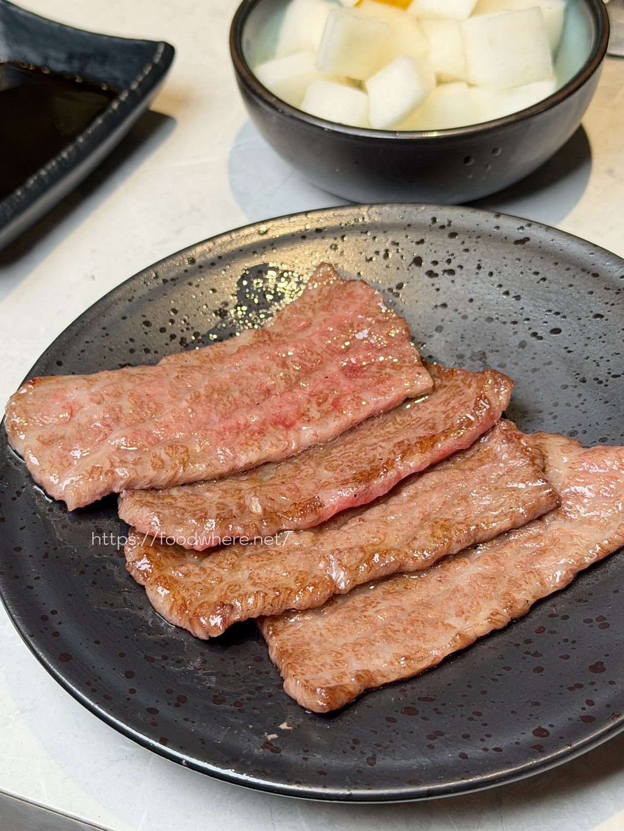 高雄旗山美食《東明川日式燒肉》不用飛日本，在旗山就能爽吃日本 BMS12 級頂級和牛！ @高雄美食底對