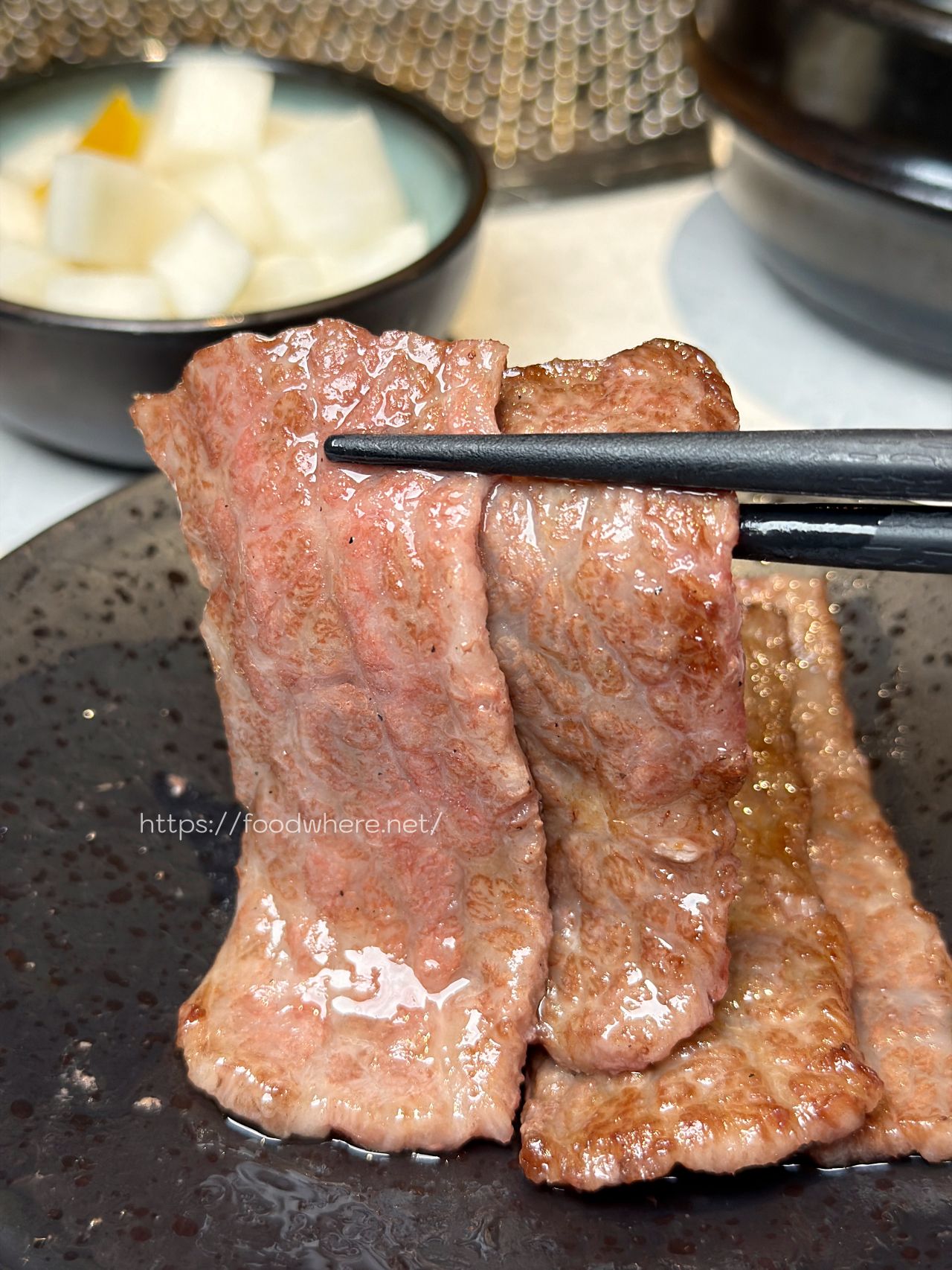 高雄旗山美食《東明川日式燒肉》不用飛日本，在旗山就能爽吃日本 BMS12 級頂級和牛！ @高雄美食底對